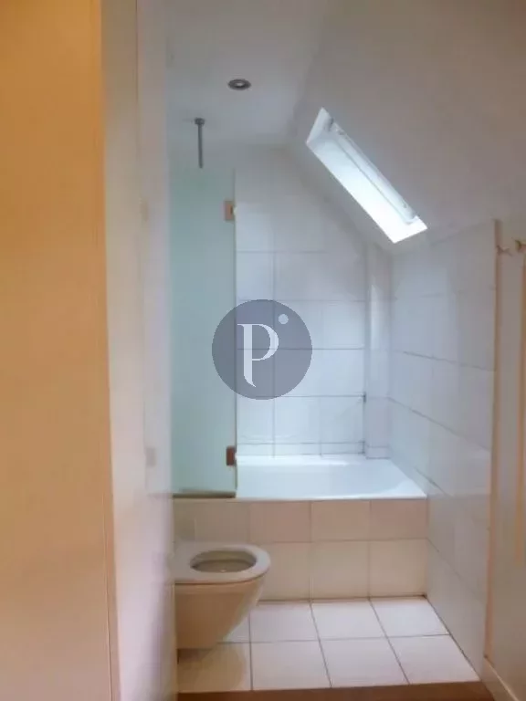 location-maison-8-pieces-verrieres-le-buisson-83872832