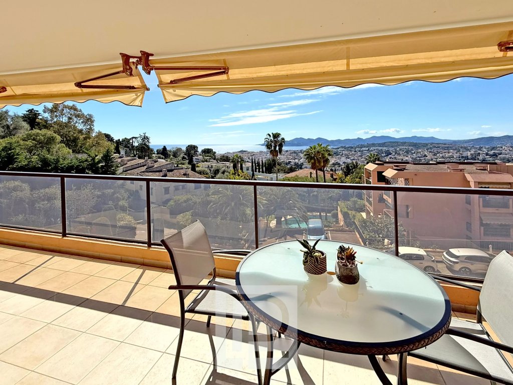 Apartment for sale in Le Cannet — Luxury Apartment in Le Cannet with Sea & Esterel Views