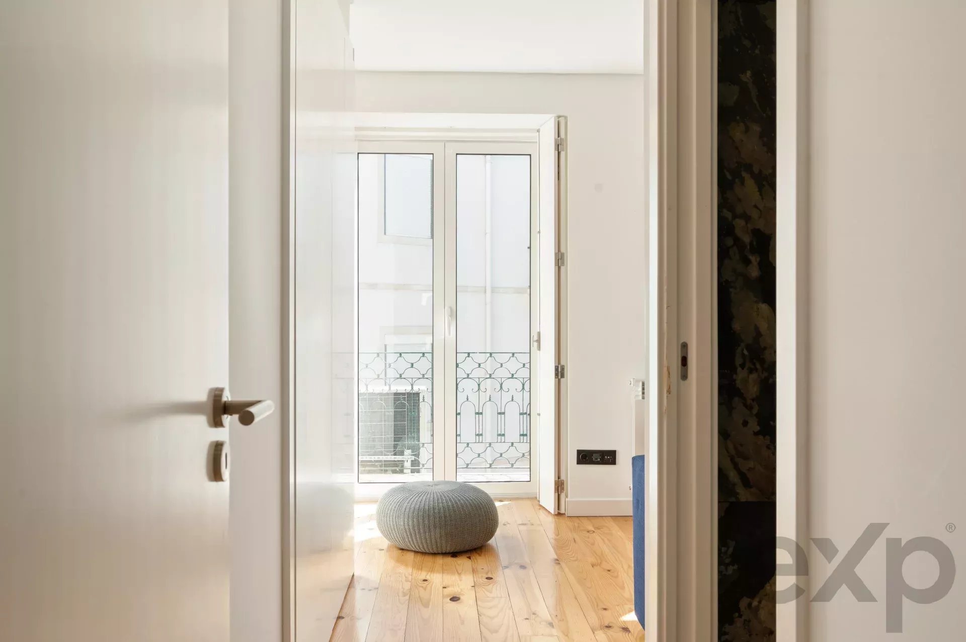 Elegant T2 + 1 Penthouse in Downtown Lisbon 86935832 image 39