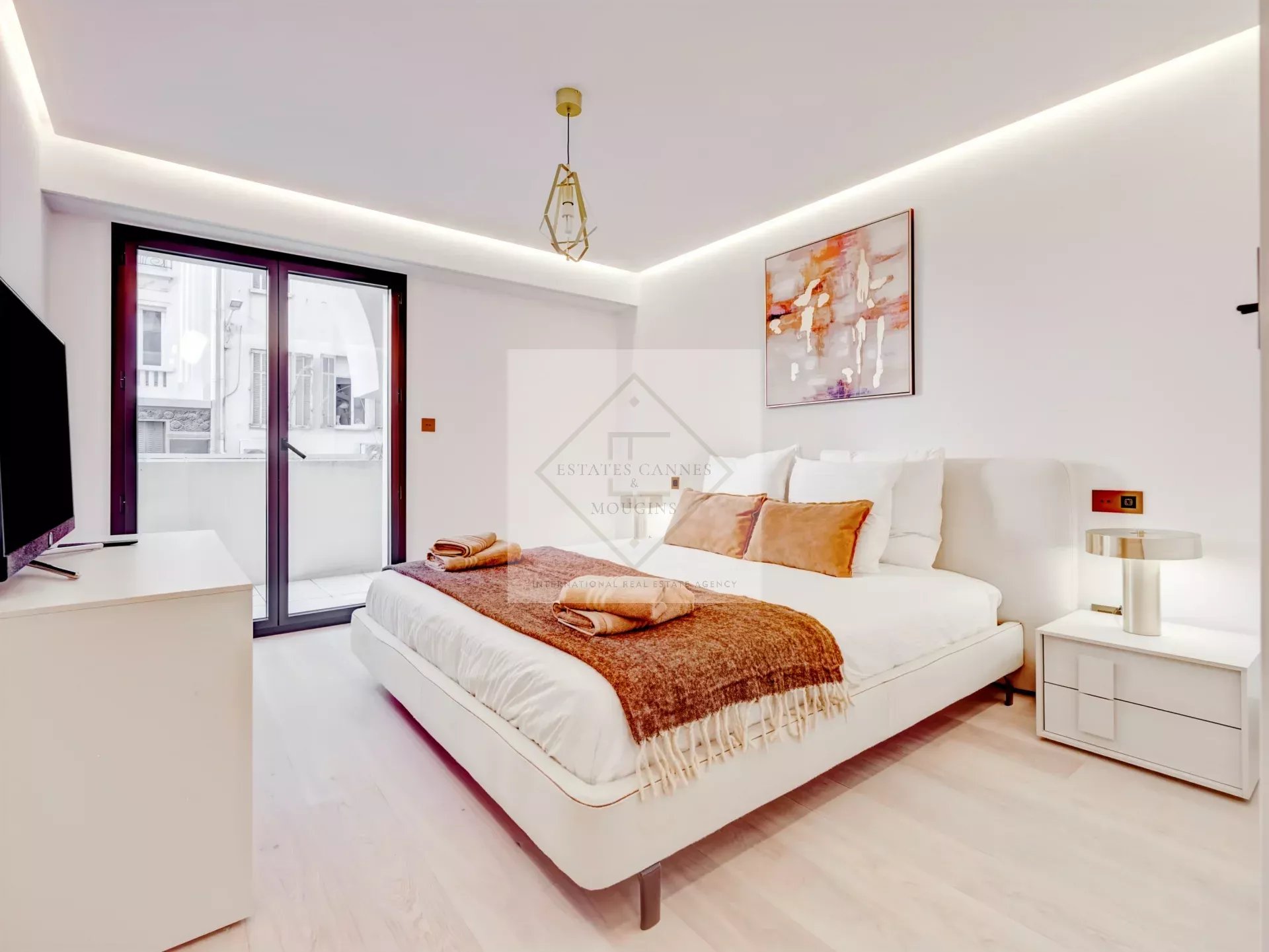 Cannes – Croisette : Appartement d’exception dans résidence historique avec vue mer panoramique — photo 20