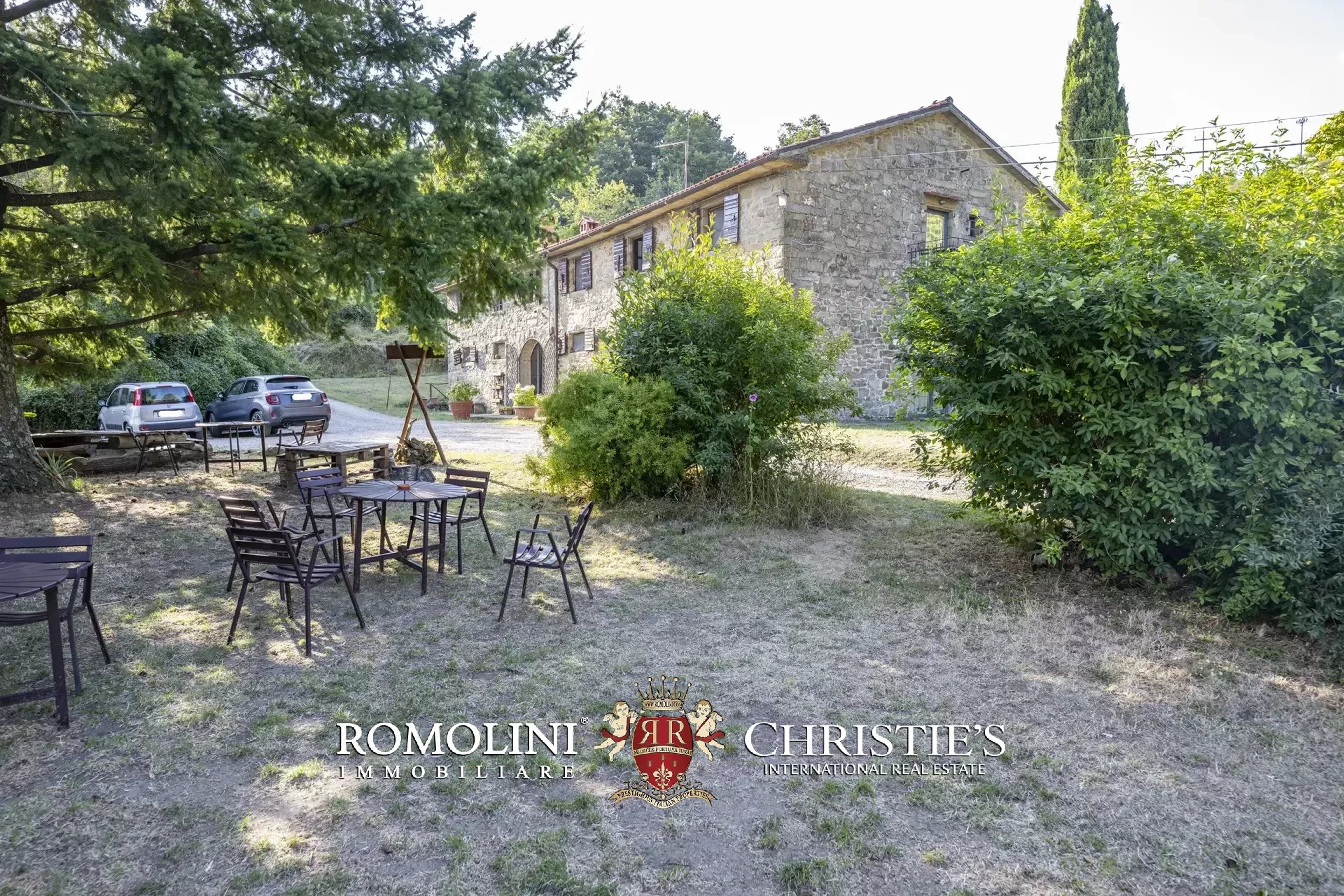 101-HA ESTATE WITH NATURAL SPRINGS FOR SALE BETWEEN AREZZO AND FLORENCE