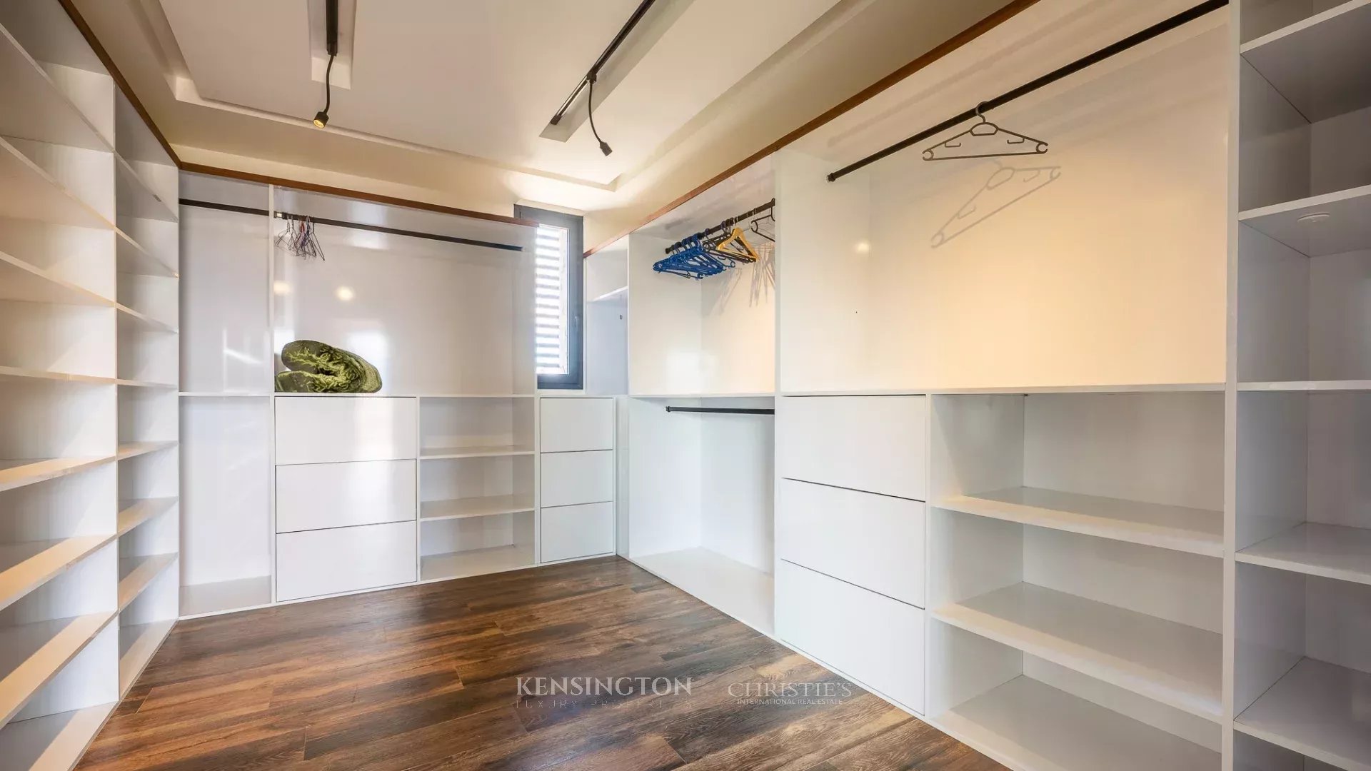 4 Bedroom Villa/Townhouse's Image 31