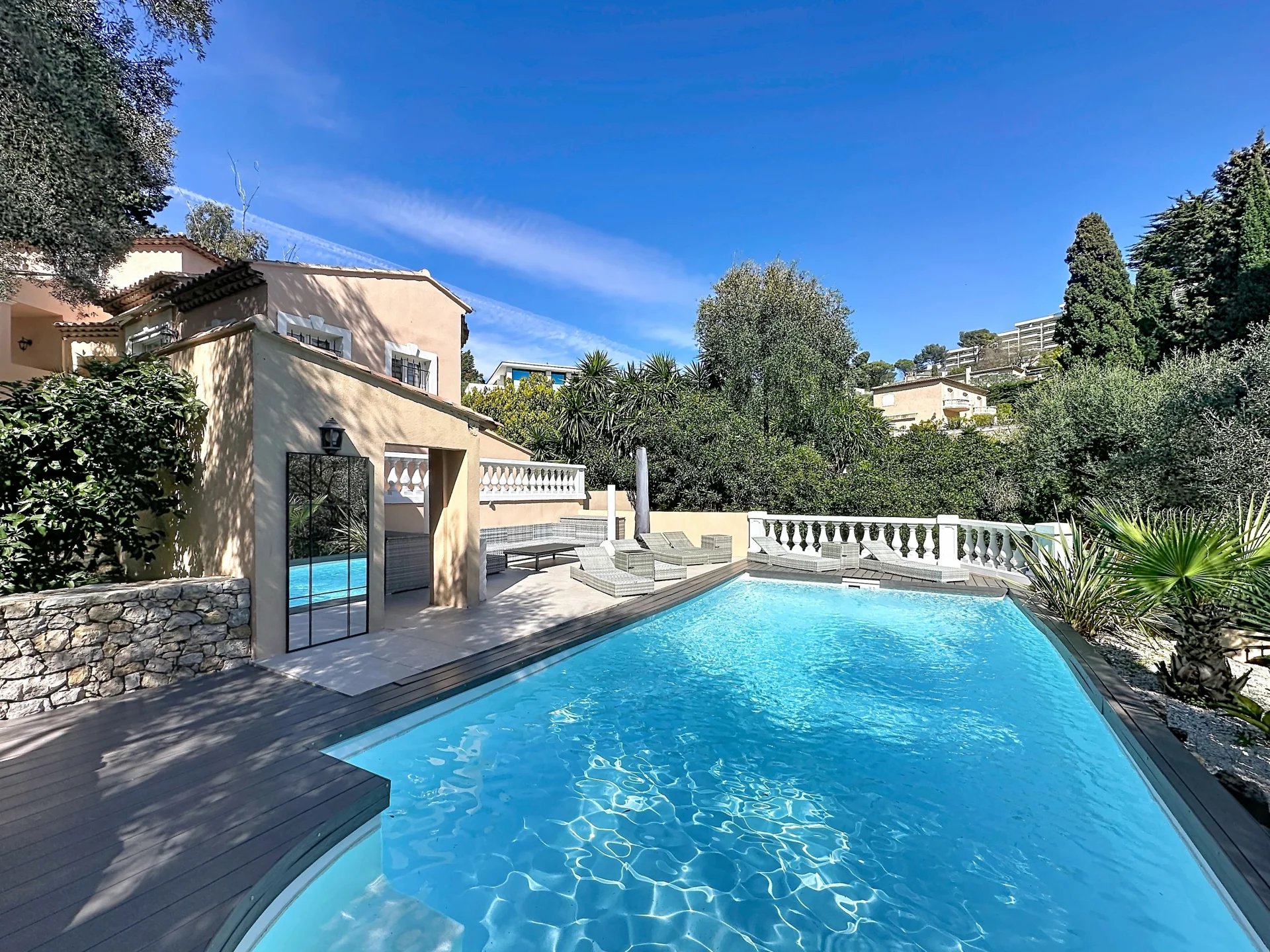 Le Cannet – Villa in a Private and Exclusive Setting