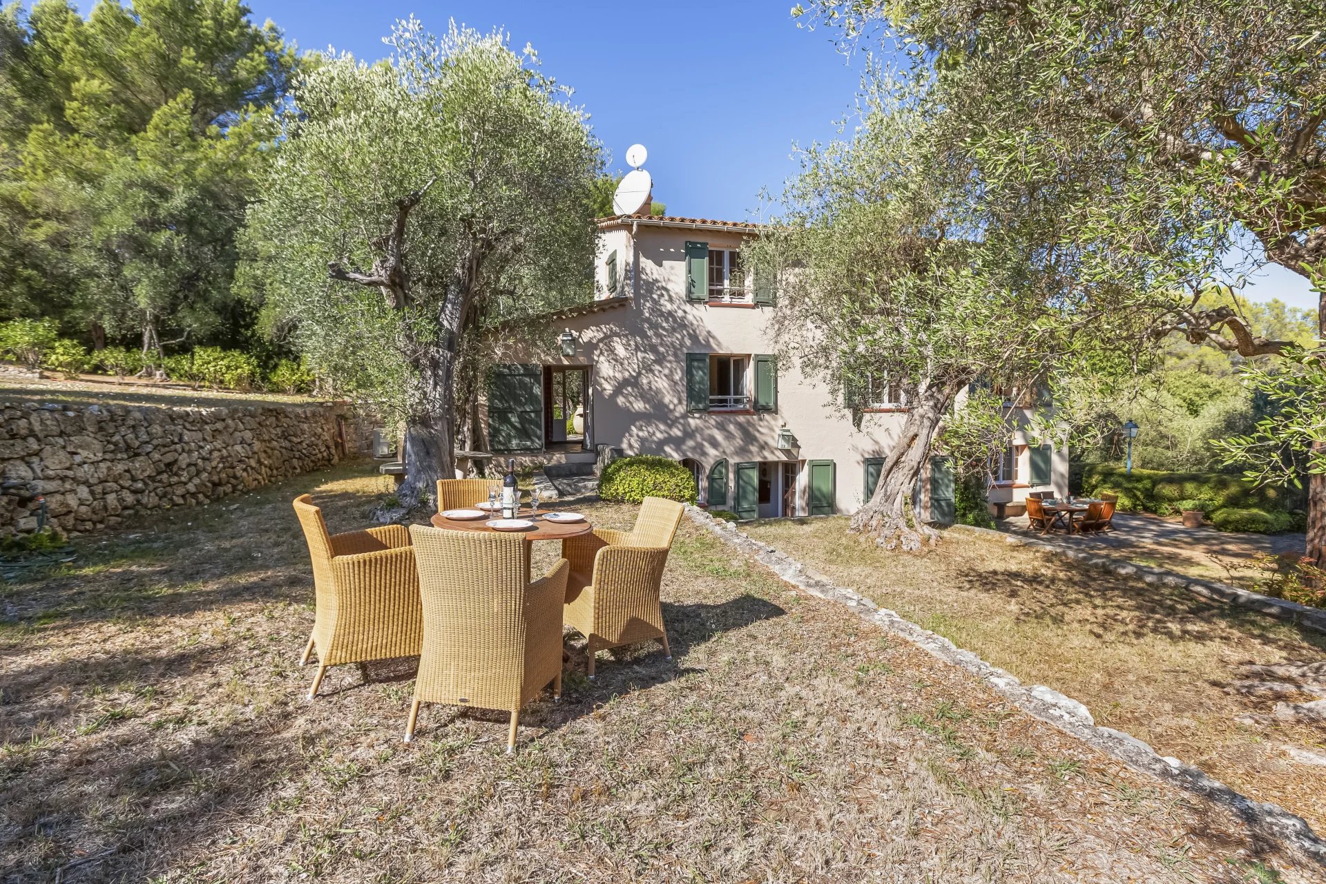 Beautiful house with swimming pool and large grounds - Grasse St Jacques Beautiful house with swimming pool and large grounds - Grasse St Jacques