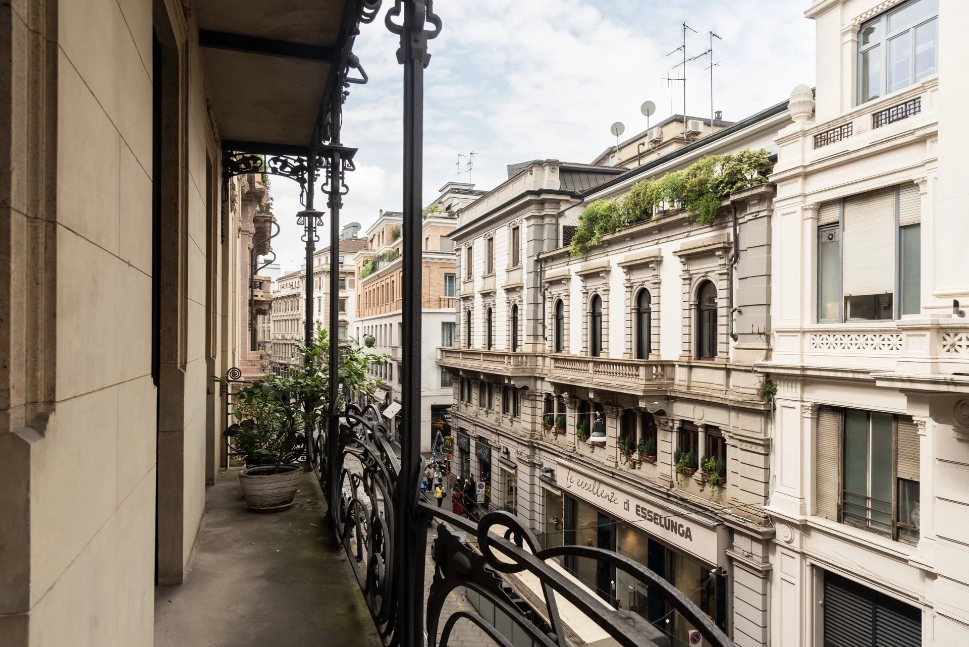 Eleganza e Centralità: Ufficio di Rappresentanza