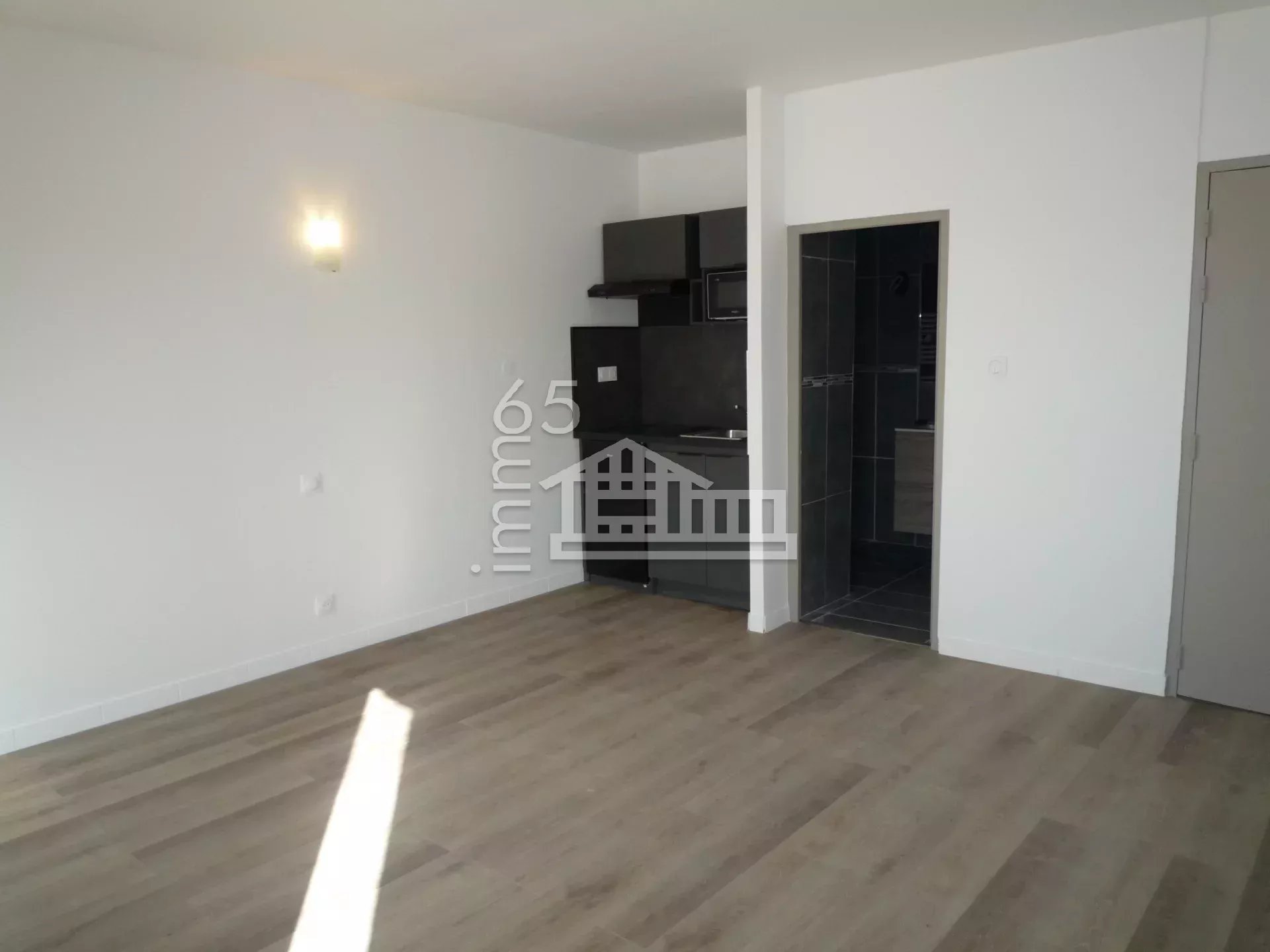 LOUE HYPERCENTRE STUDIO MEUBLE OU VIDE