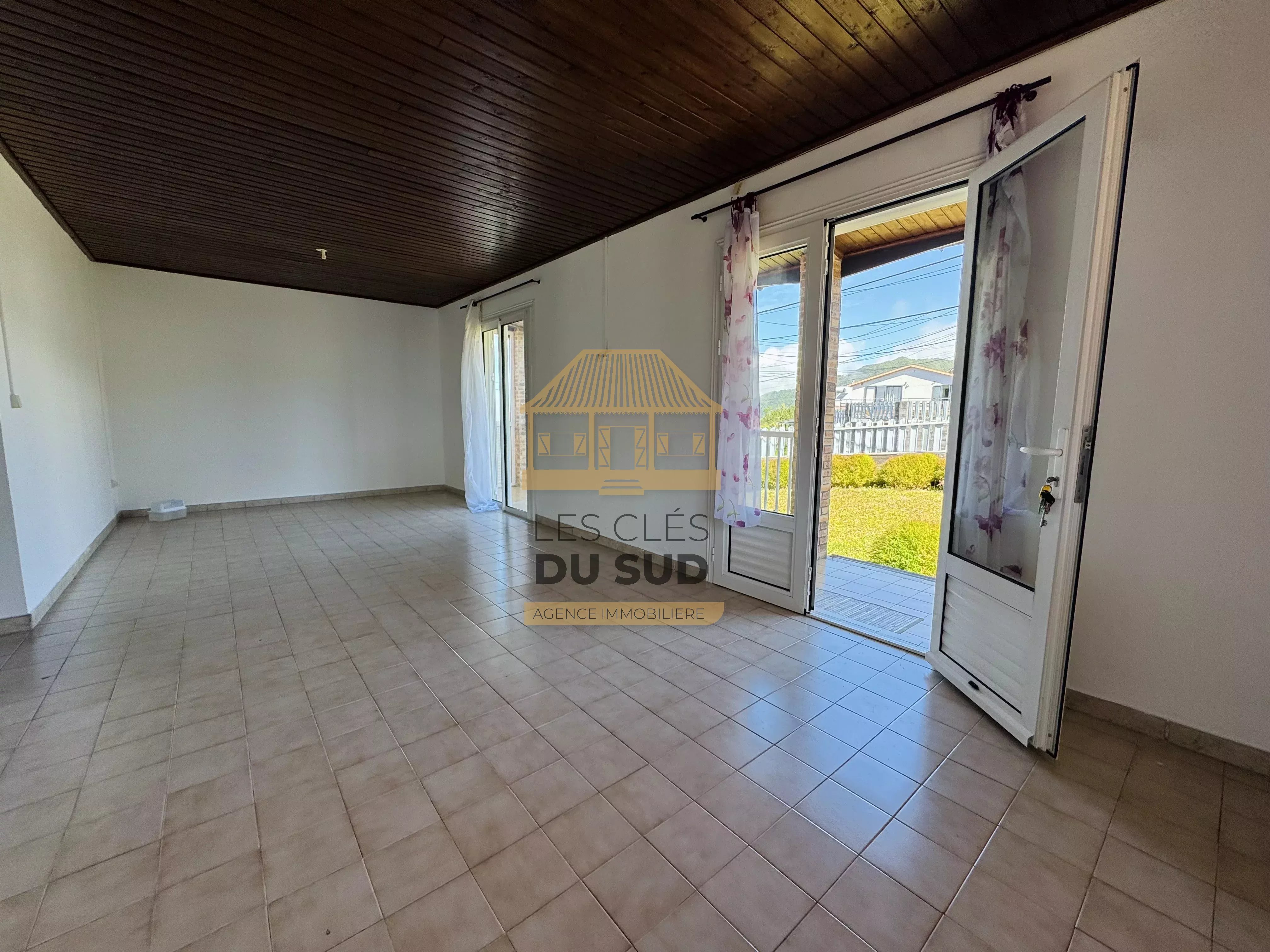 SAINT-JOSEPH – MAISON FAMILIALE PLAIN-PIED 4 CHAMBRES AVEC JARDIN – SECTEUR CALME