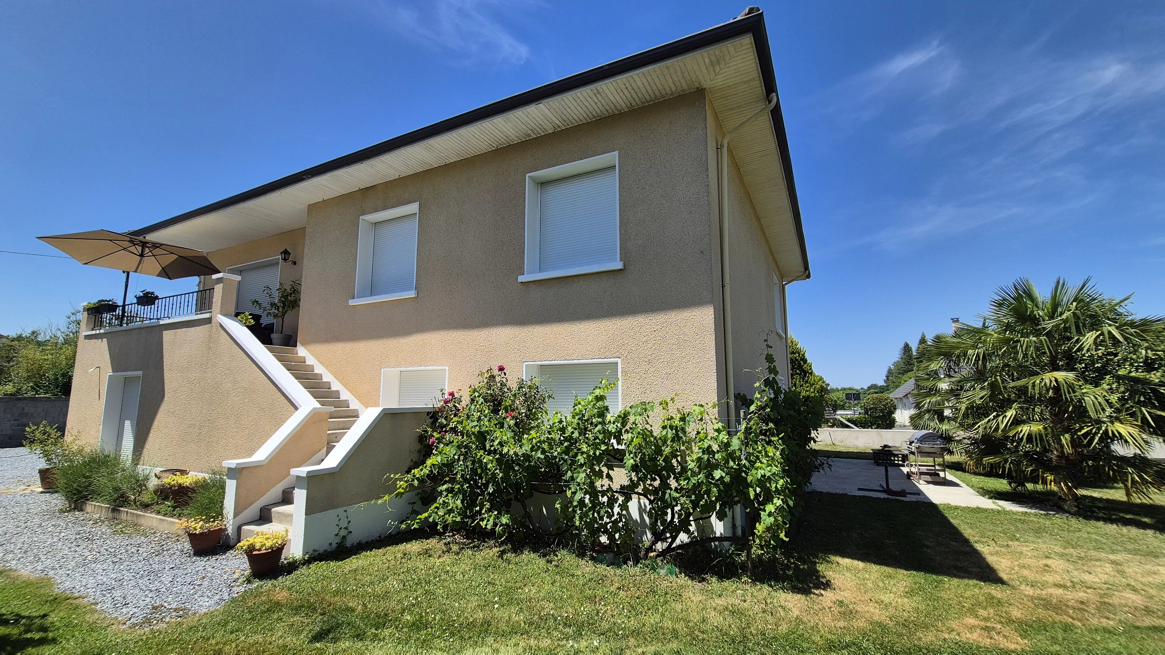 MONTAUT, A VENDRE Maison de 176 m² habitables (200 m² utiles) sur une parcelle de 1669 m²
