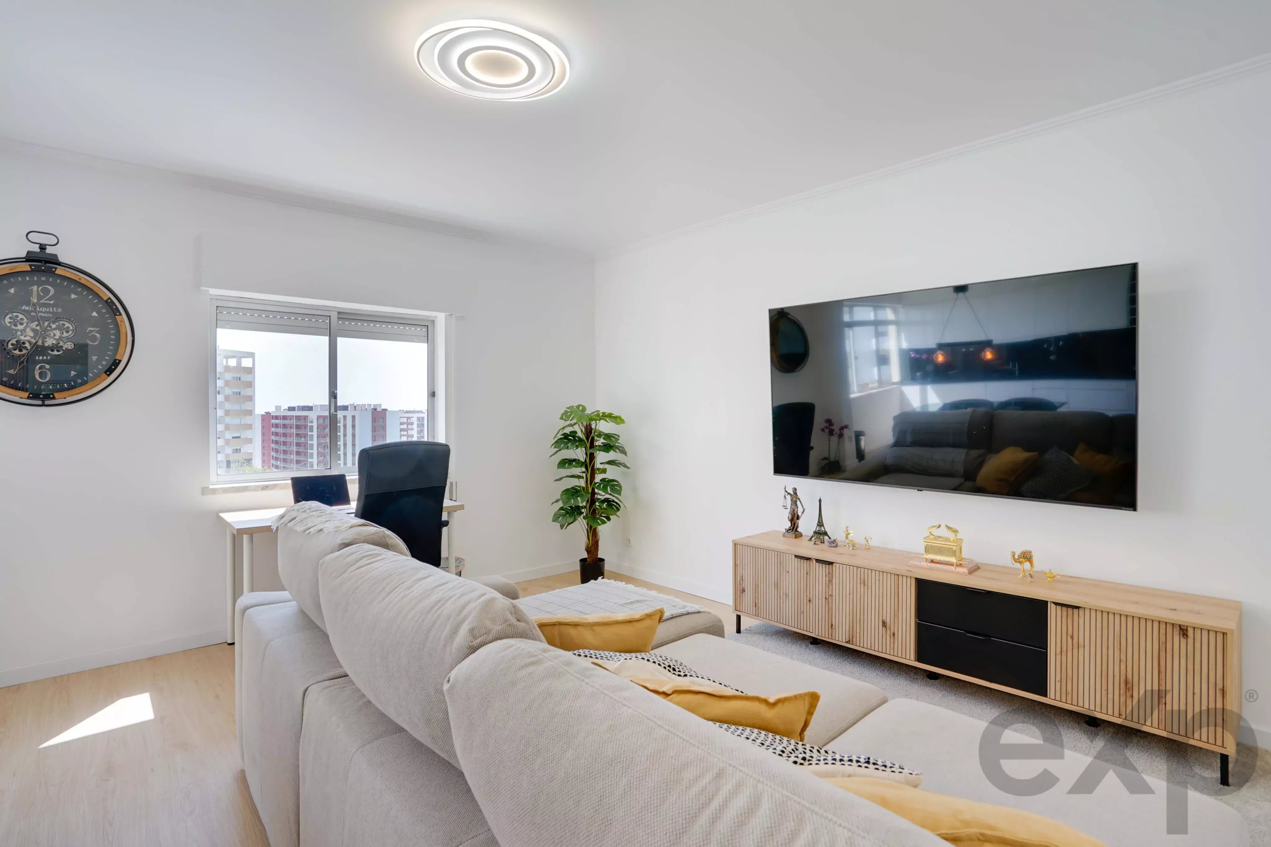 Remodeled T2, Povoa de Santa Iria 86927003 image 4