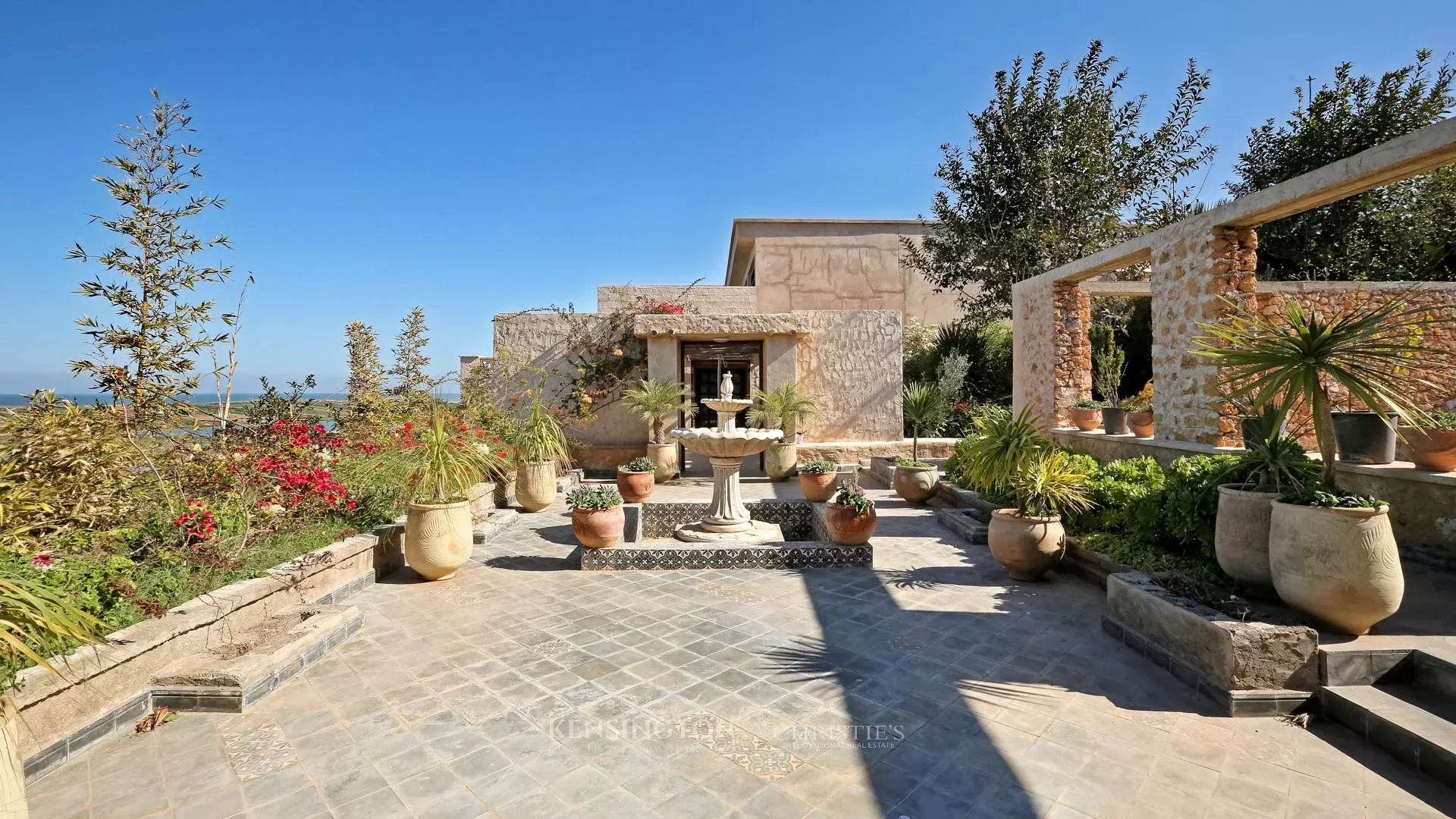 6 Bedroom Villa/Townhouse's Image 8