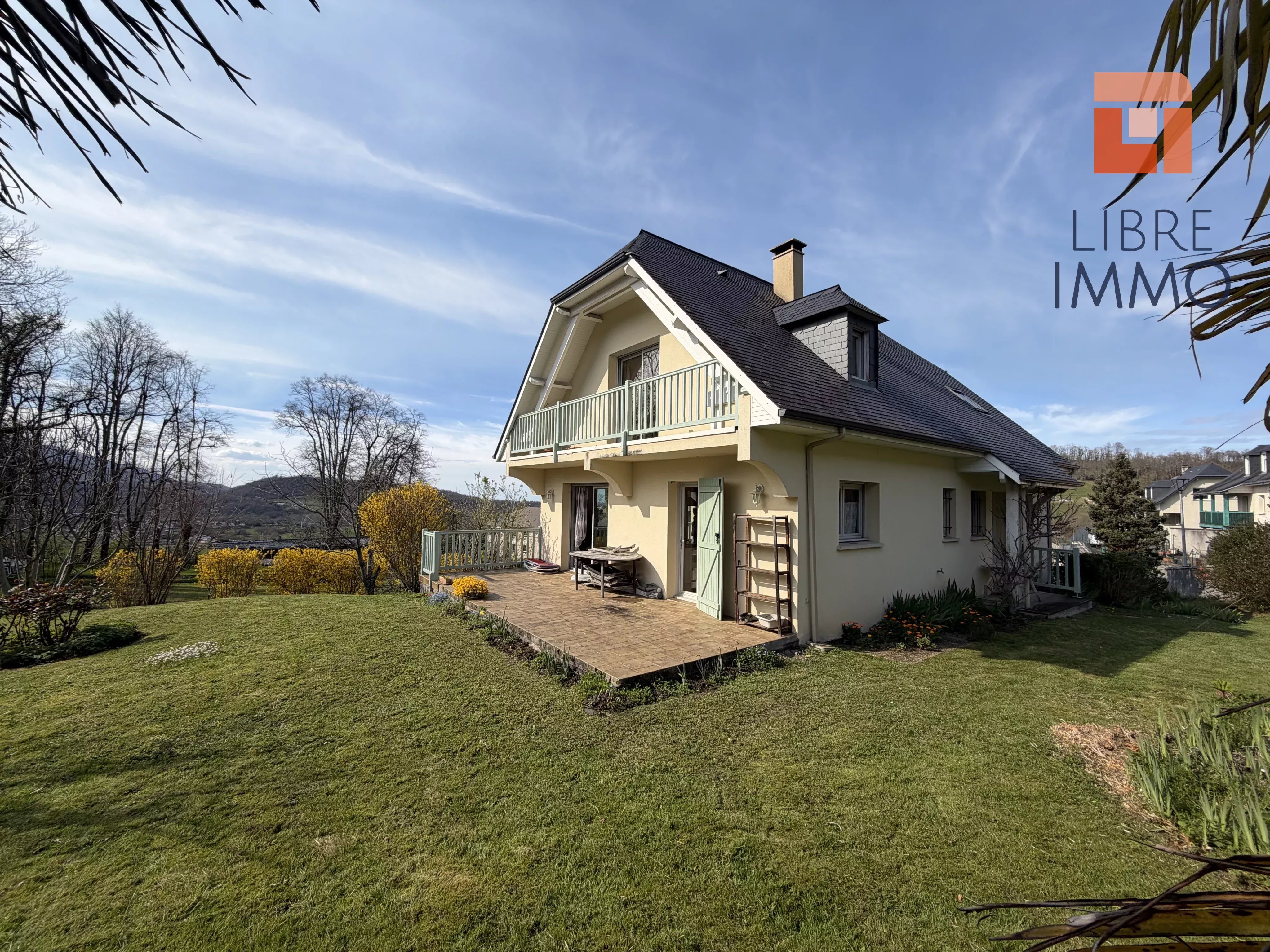Maison néo-béarnaise, 117m², 3 ch. et jardin vue montagnes