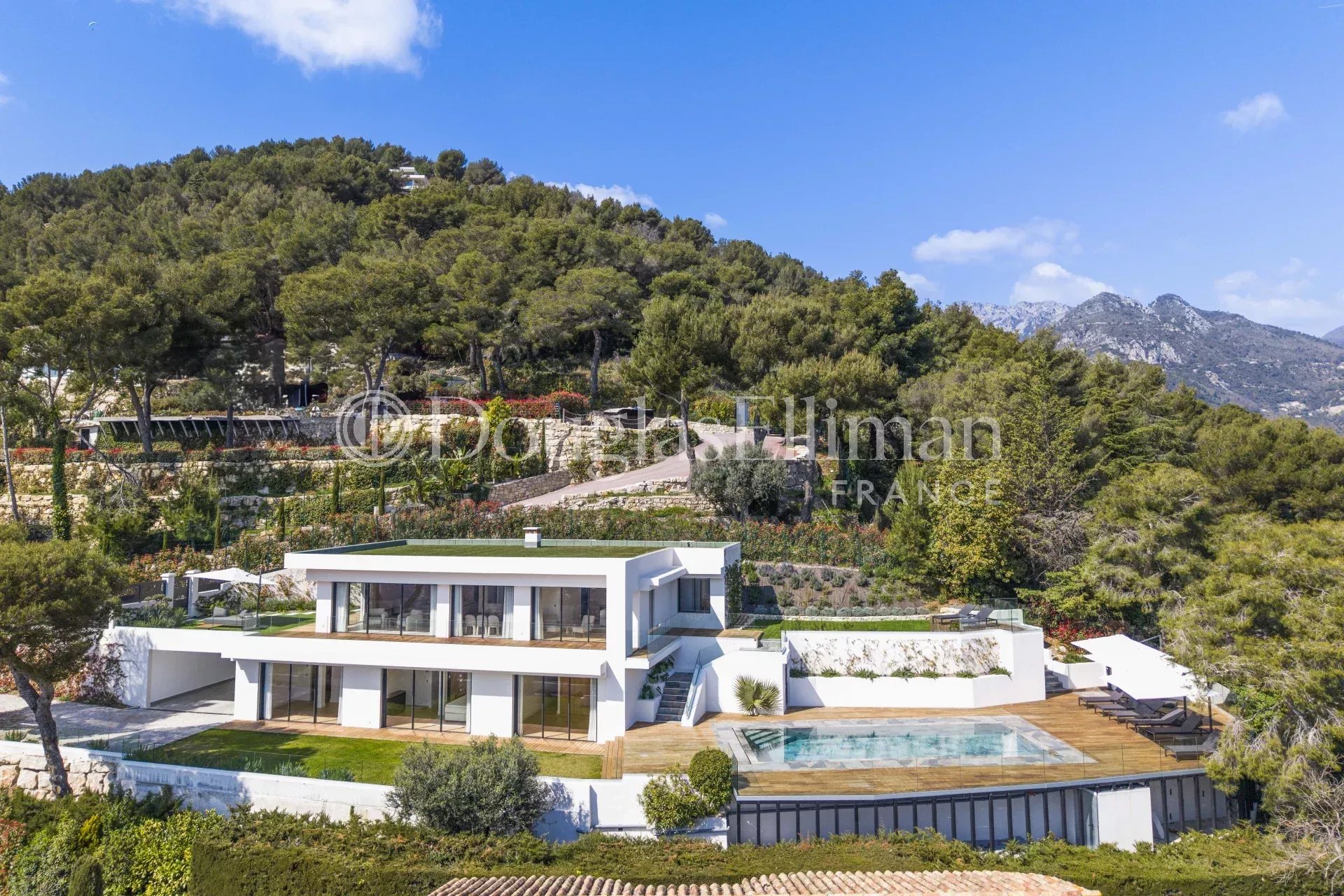 ROQUEBRUNE-CAP-MARTIN -  villa rénovée d’esprit contemporain avec vue mer