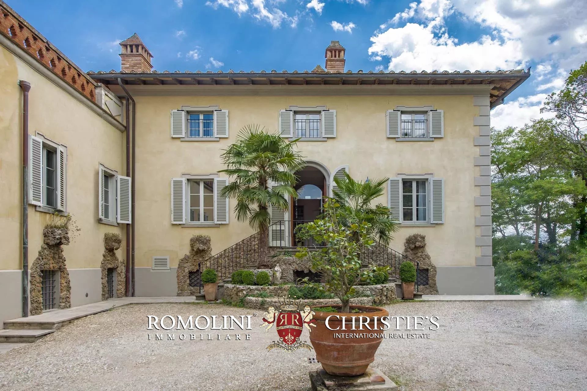 24-KEY BOUTIQUE HOTEL FOR SALE WITH VIEW OF SAN GIMIGNANO'S HISTORIC CENTER