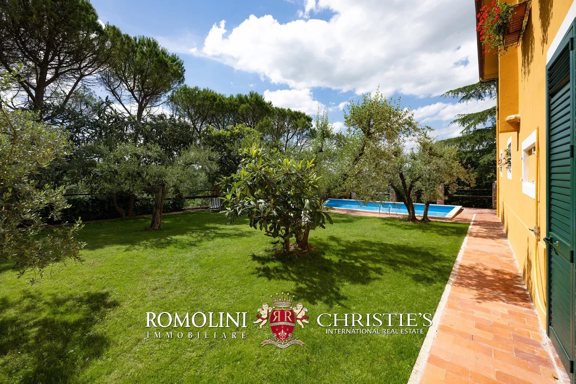 9 Bedroom Villa/Townhouse's Image 39