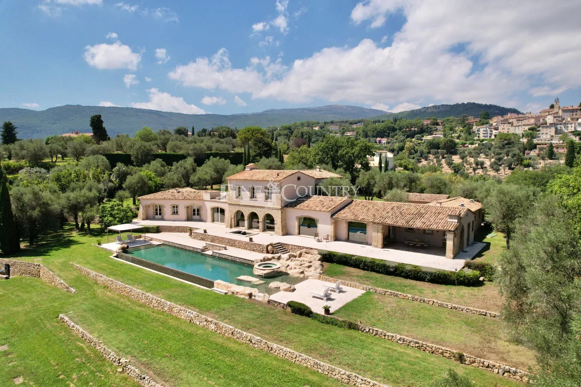 Photo of Villa for sale in Chateauneuf-de-Grasse, Cote d'Azur