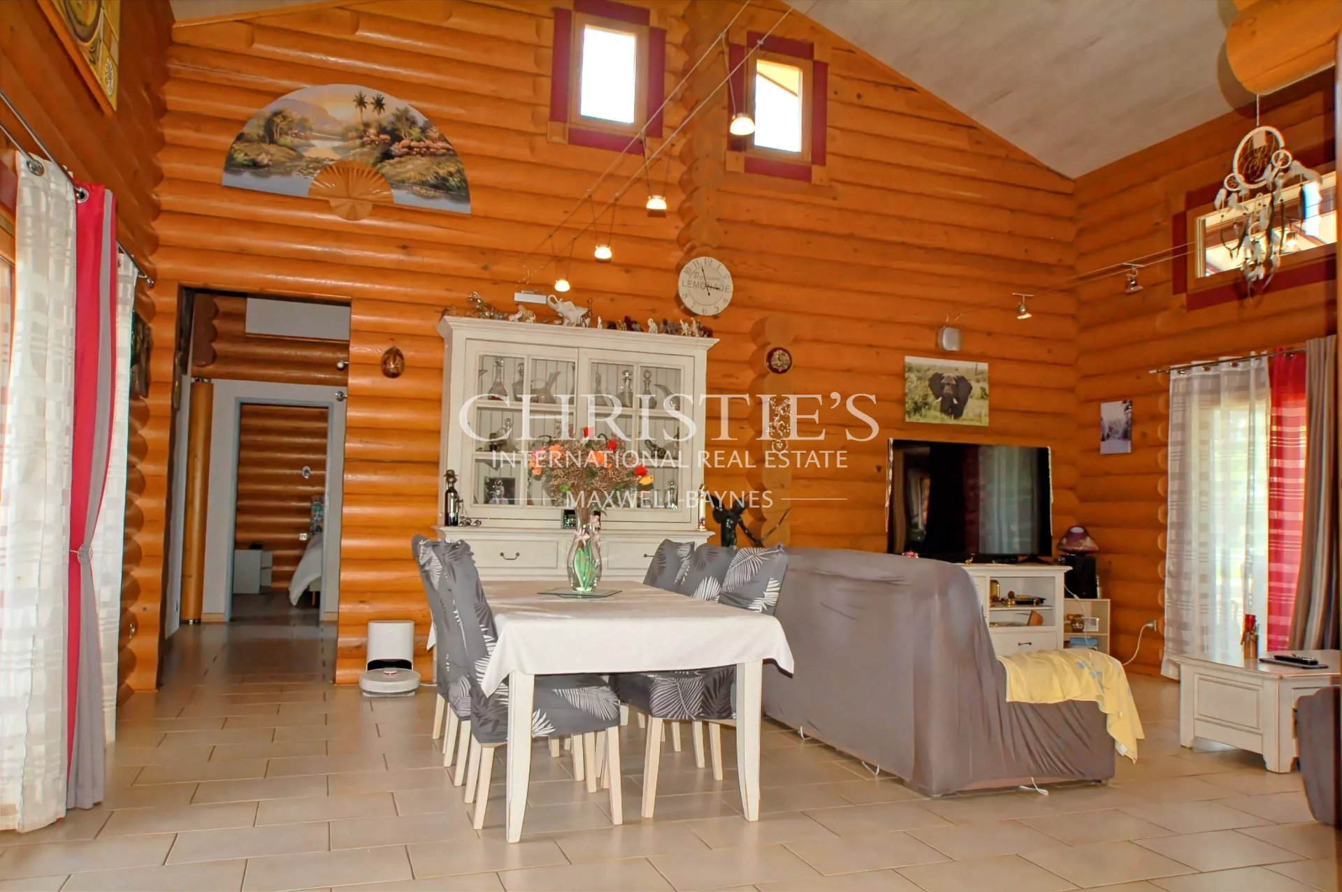 13 Bedroom Villa/Townhouse's Image 20