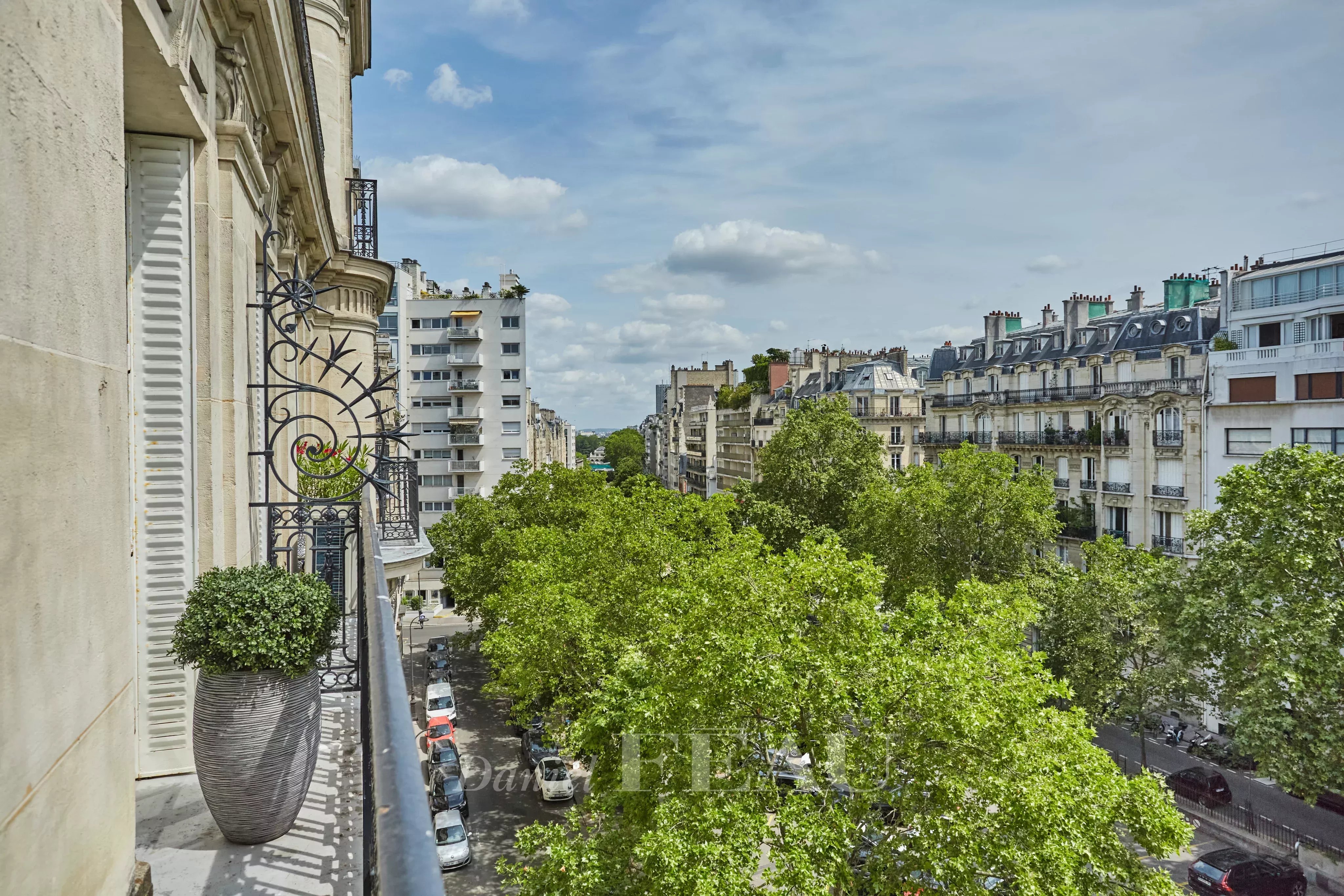 Sale Apartment Paris 16th