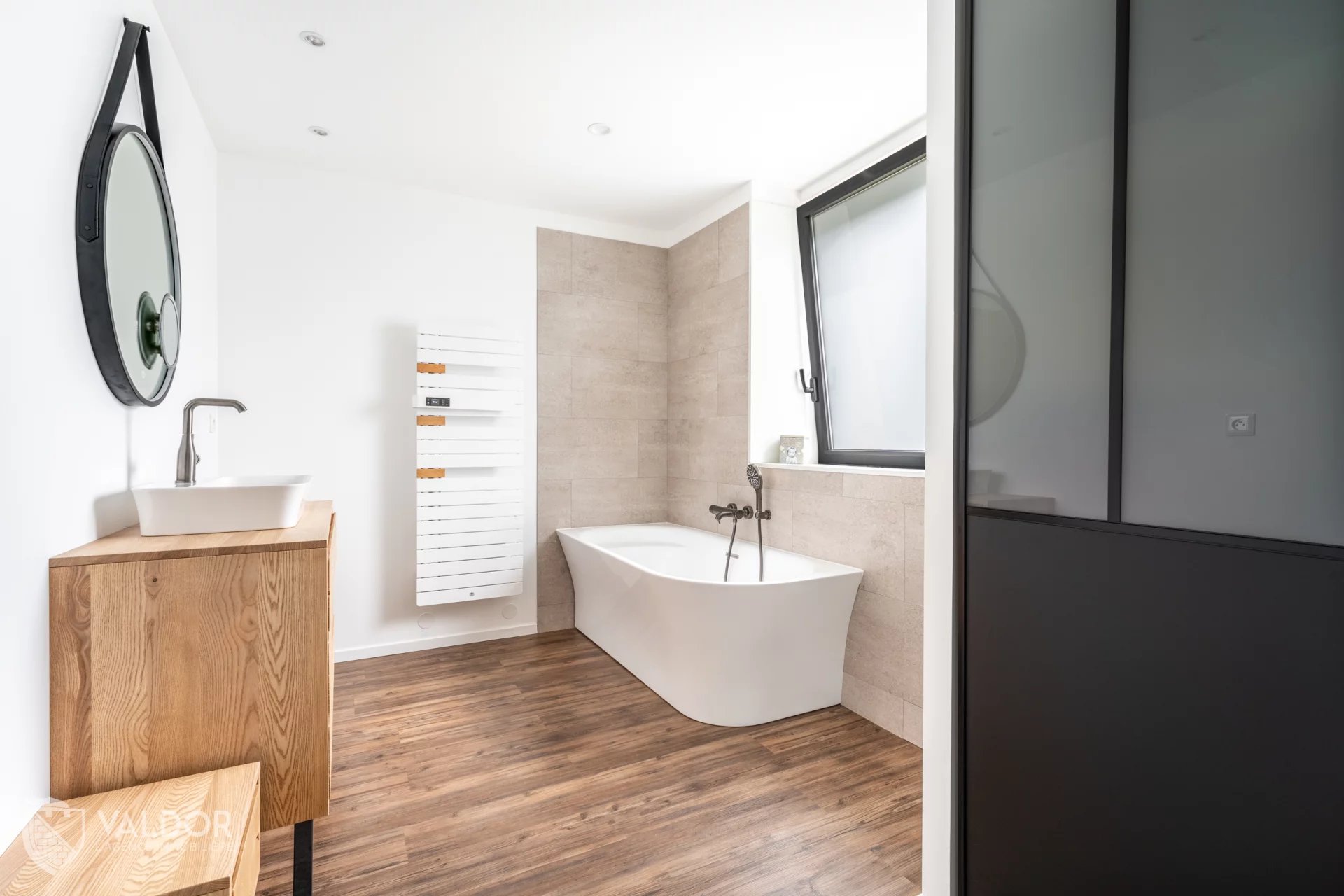 Maison d'environ 255 m² dans un petit hameau de Châtillon 69380