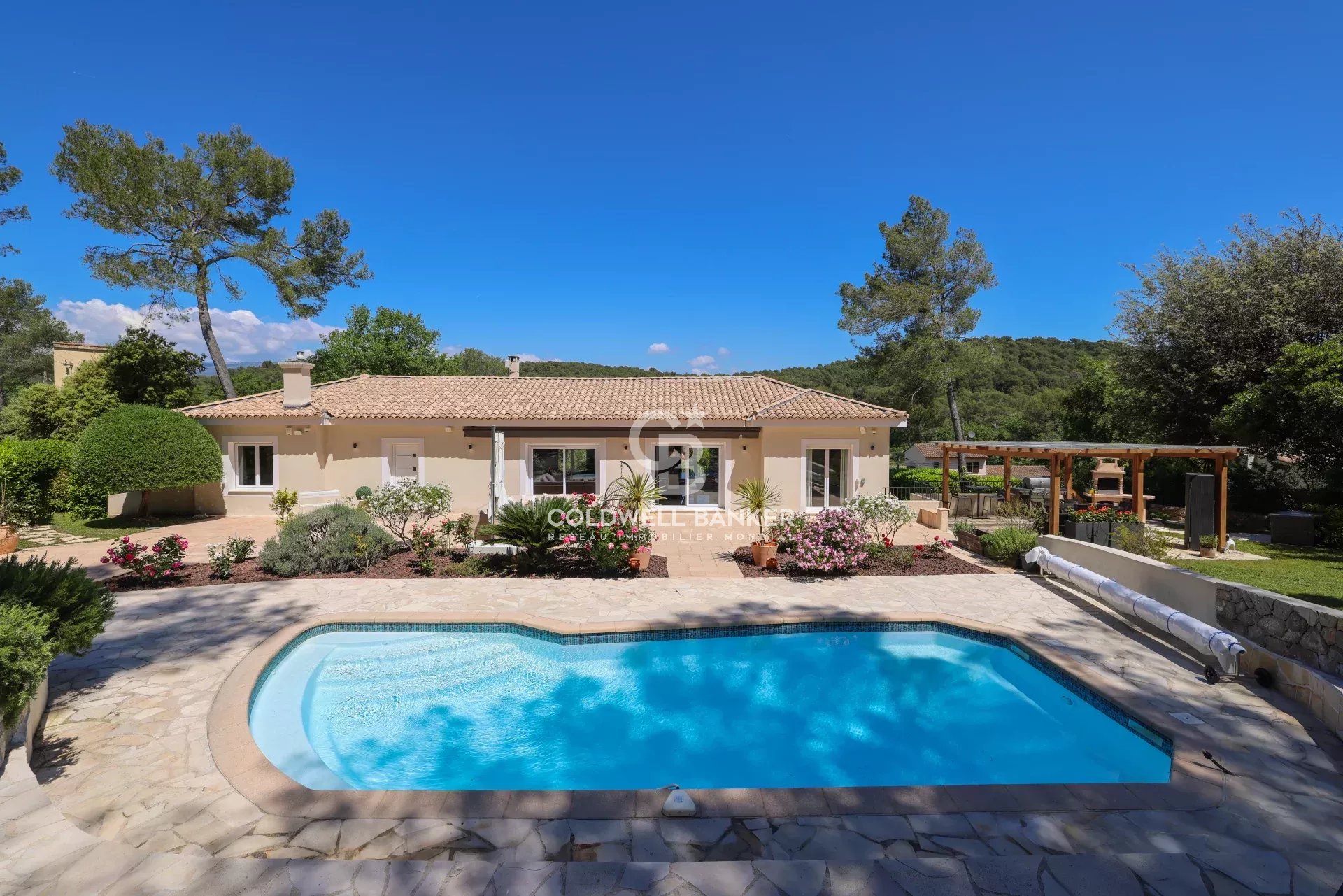 Superbe villa en parfait état dans domaine fermé
