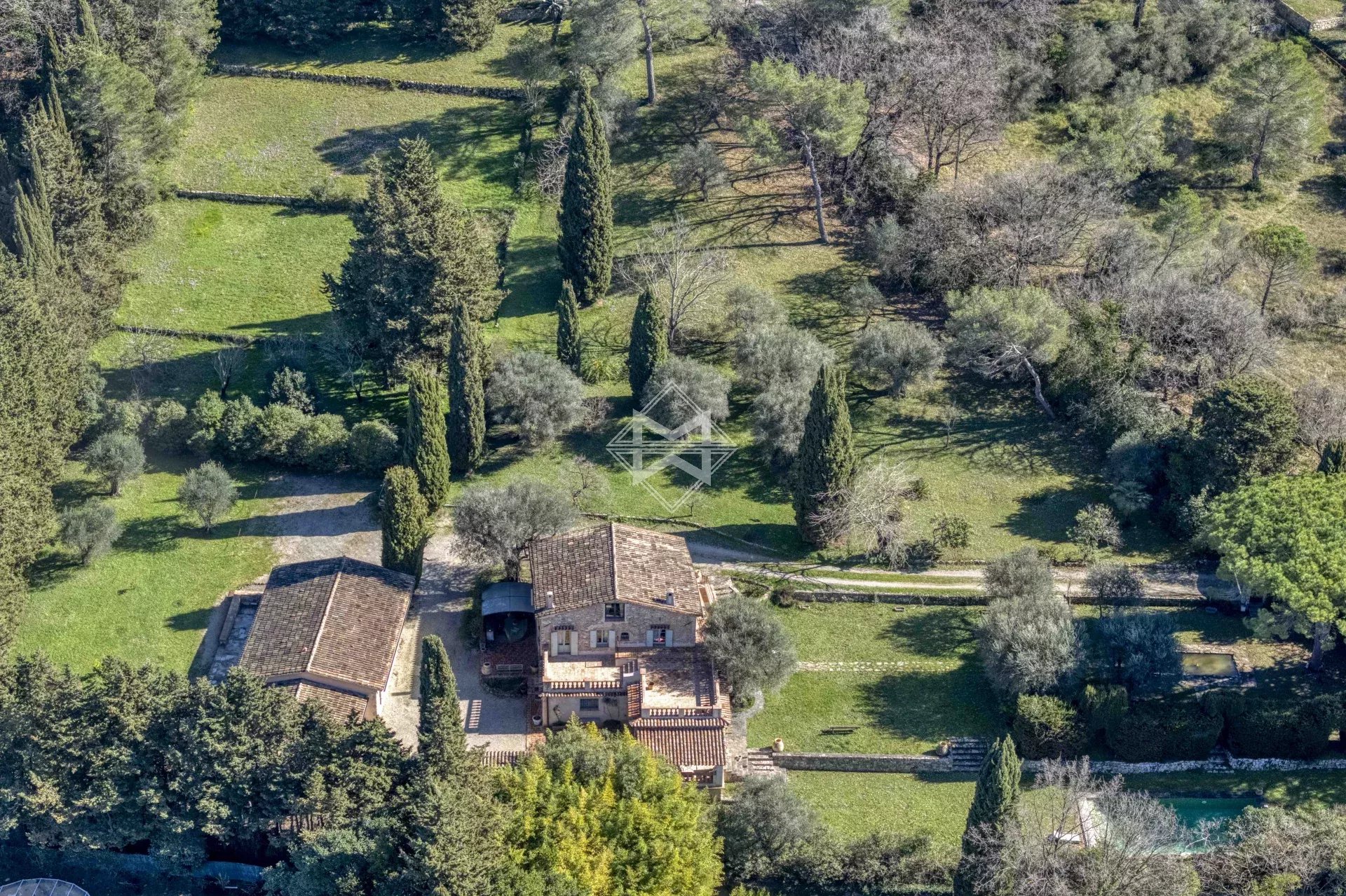 06250 MOUGINS VILLA