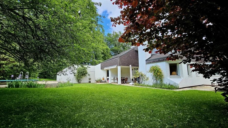 Villa avec grand terrain et calme absolu