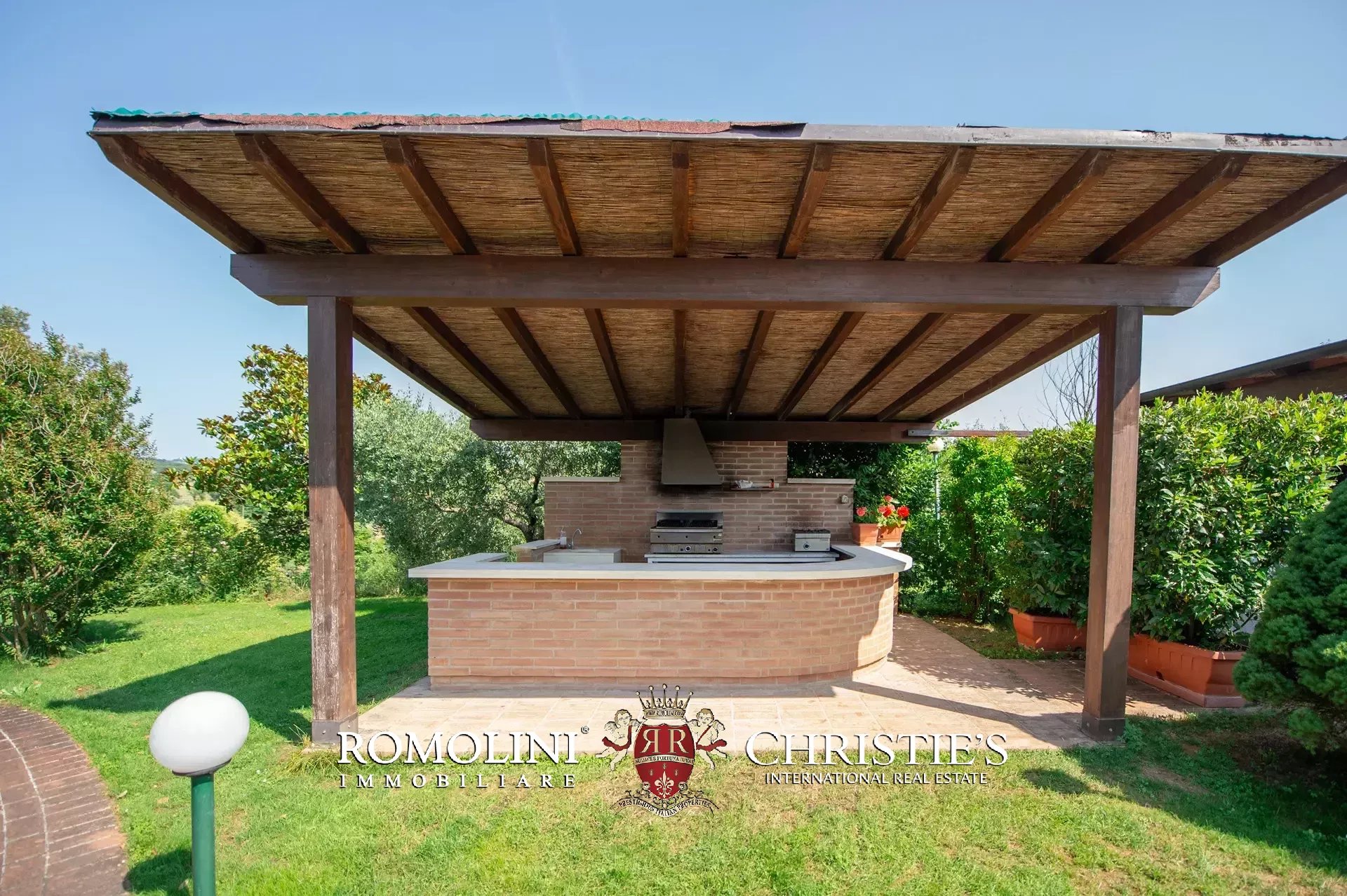 6 Bedroom Villa/Townhouse's Image 16