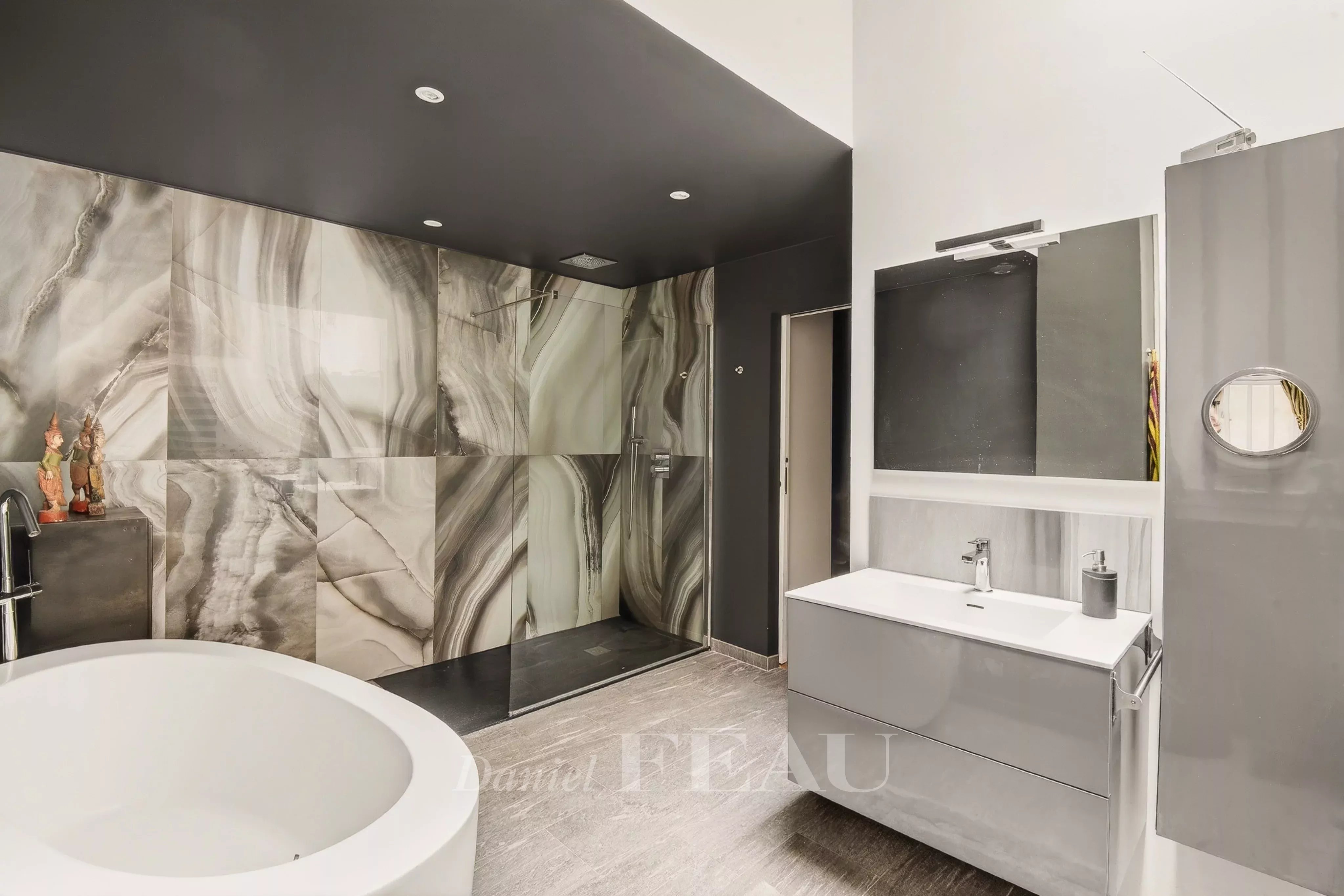 Sale Apartment Paris 11th