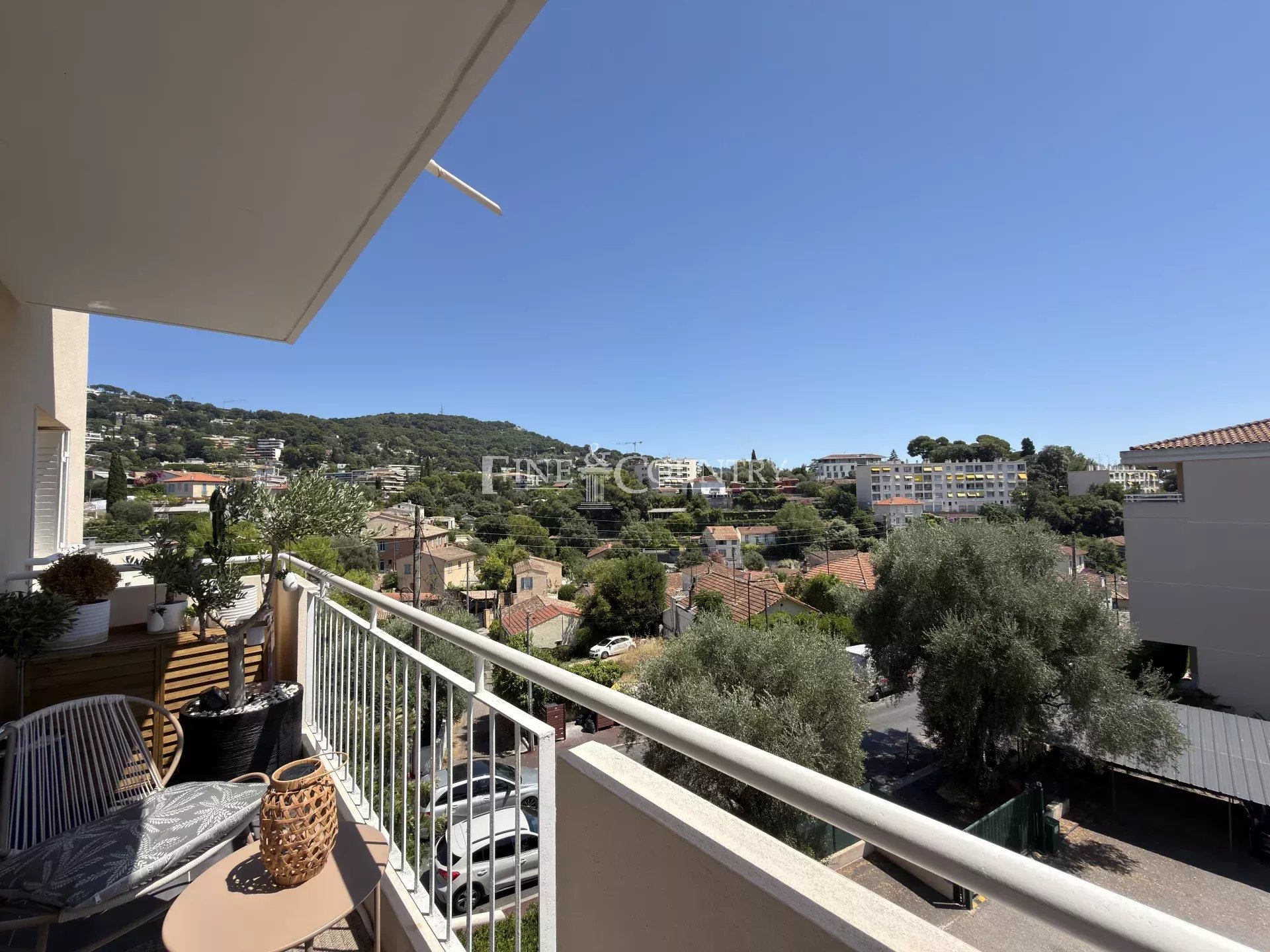 APPARTEMENT  4 PIECES A VENDRE AU CANNET