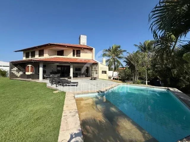 Six-suite house with pool for sale in cumbuco