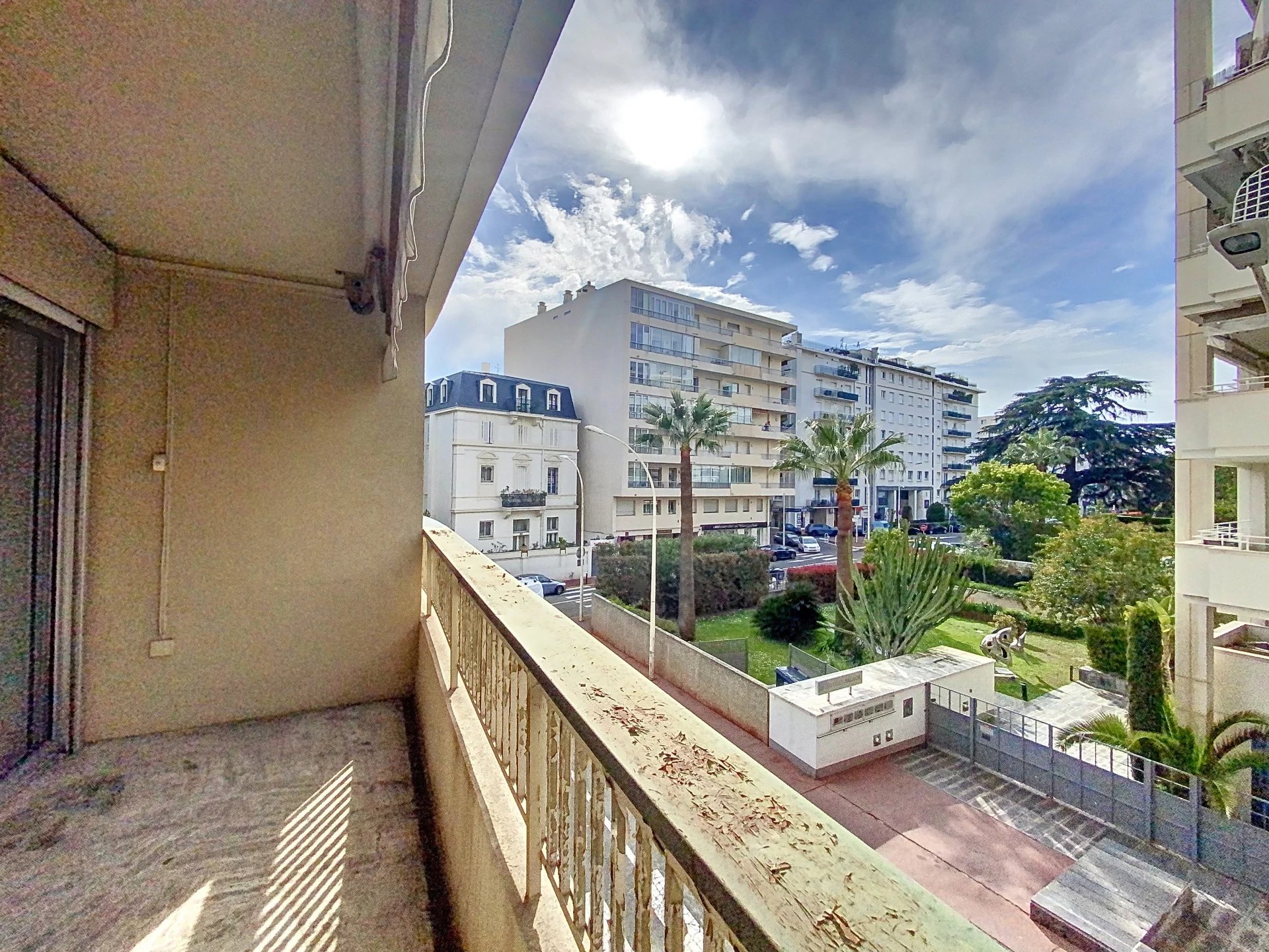 Cannes secteur Croisette Studio 30m² terrasse et parking