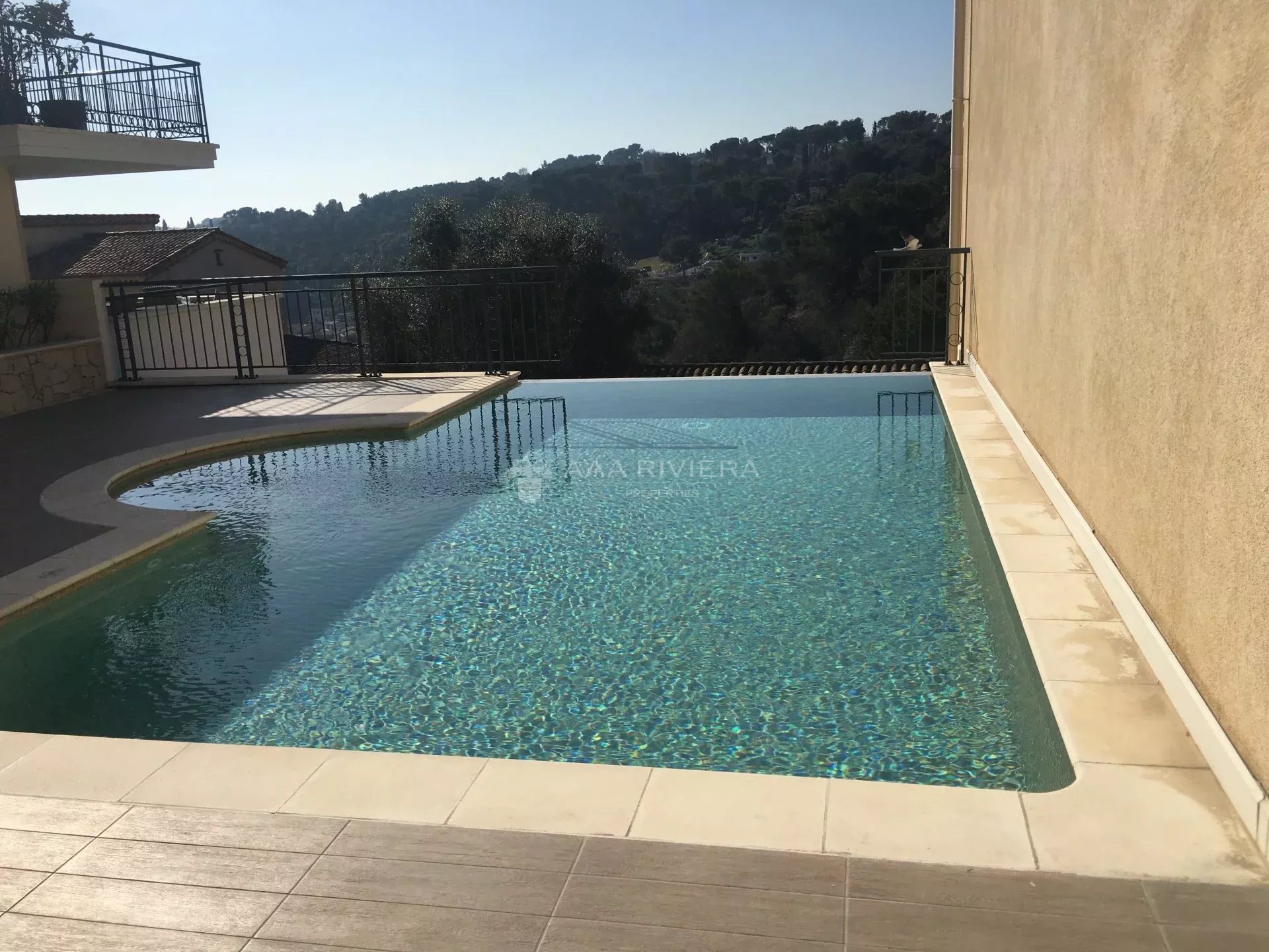 Sole Agent - Biot Village - Charming and modern 2 bedrooms apartment  with terrace and view. Pool, garage