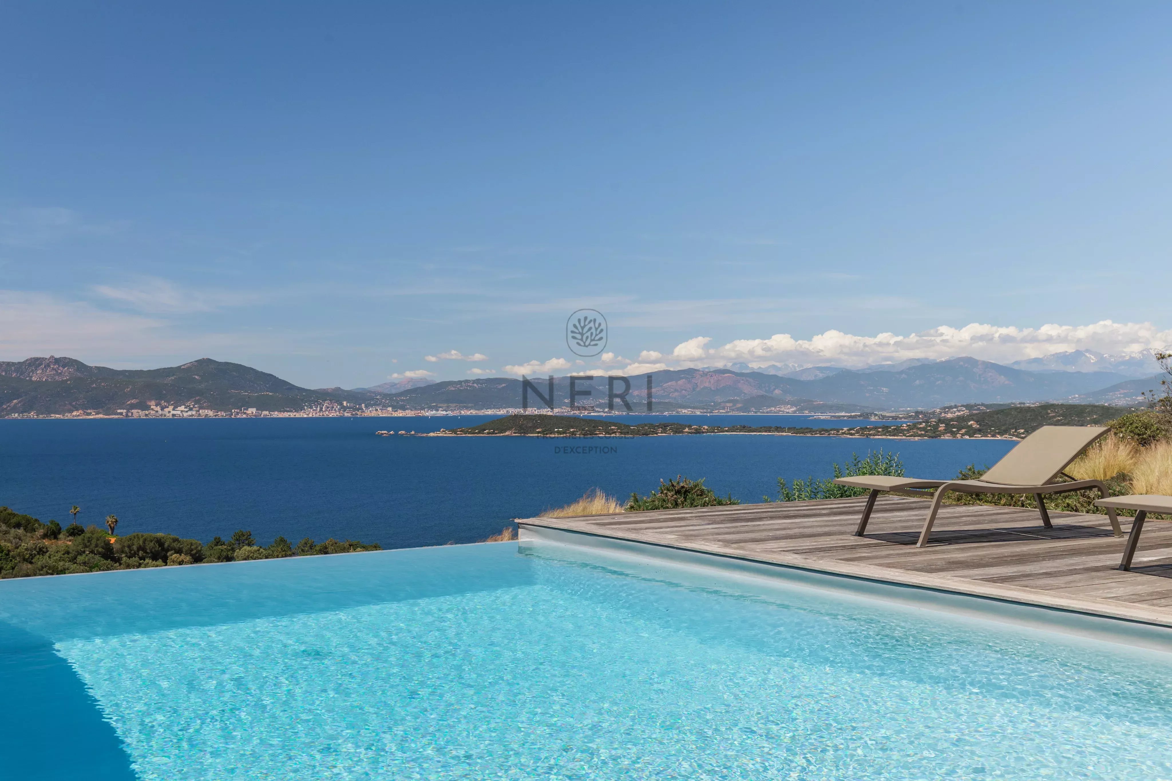 Villa CATALINA - 5 chambres, piscine, vue mer panoramique sur le Golfe d'Ajaccio