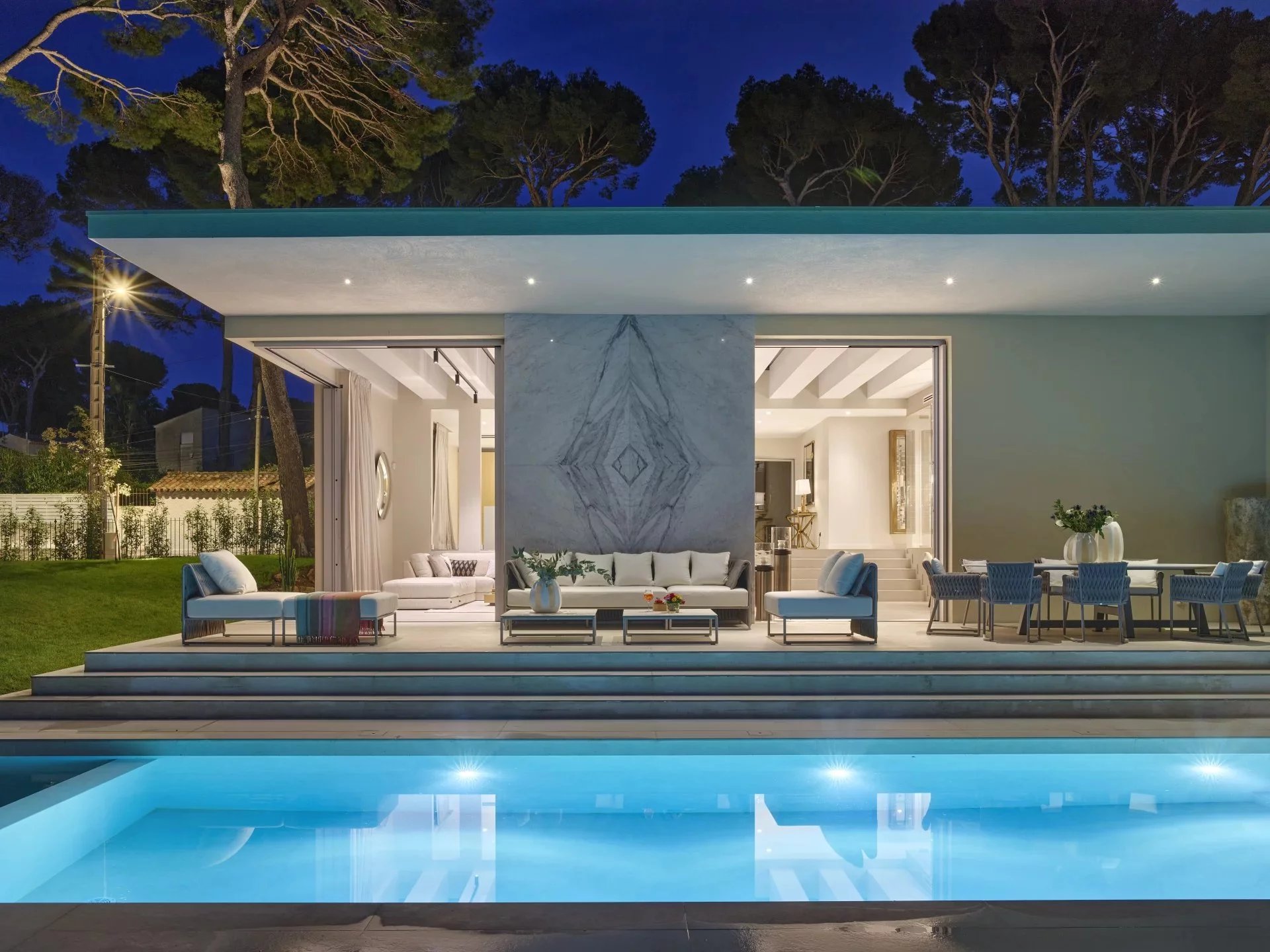 LUXUEUSE VILLA CONTEMPORAINE NEUVE - CAP D'ANTIBES