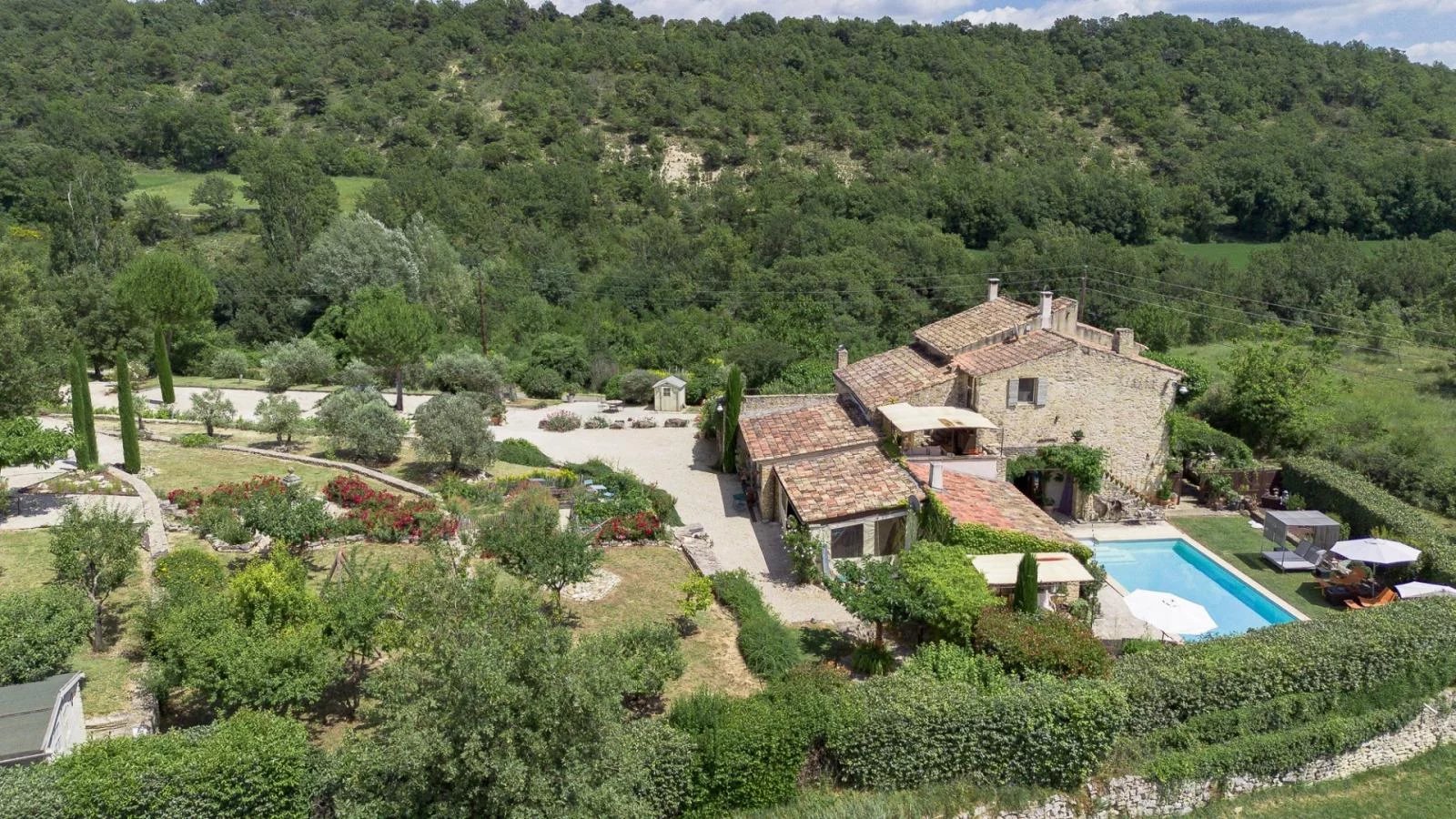 Authentic renovated farmhouse with swimming pool