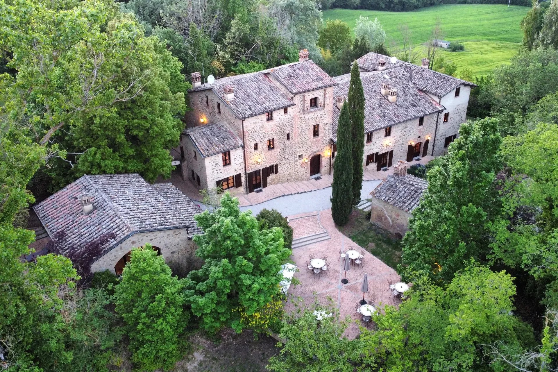 BORGHETTO RISTRUTTURATO, BOUTIQUE HOTEL IN VENDITA AD UMBERTIDE