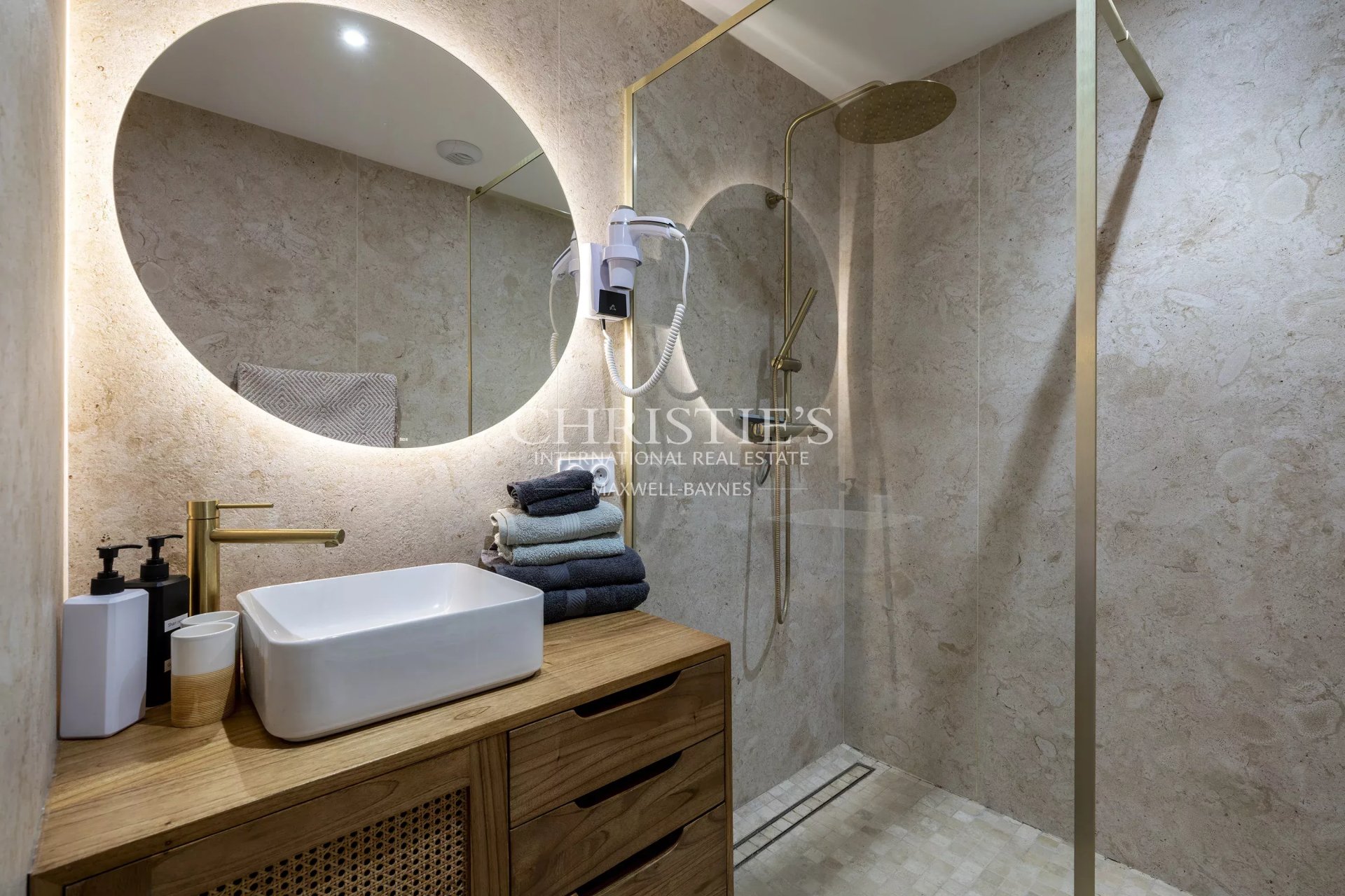 5 Bedroom Villa/Townhouse's Image 11