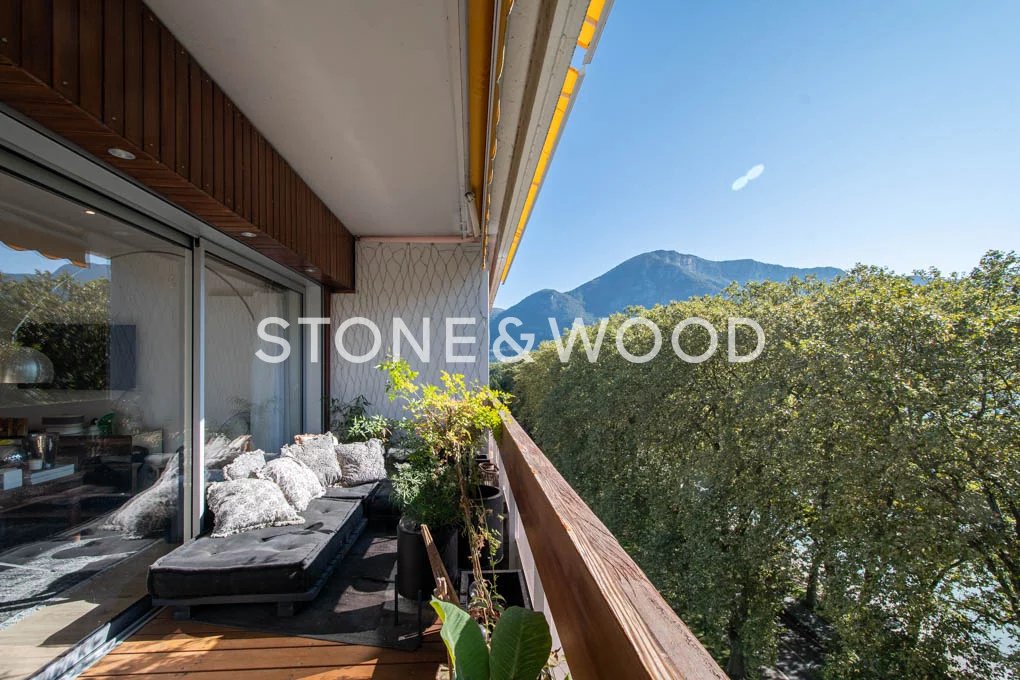 Appartement de 85 m2 avec balcon face au lac d'Annecy