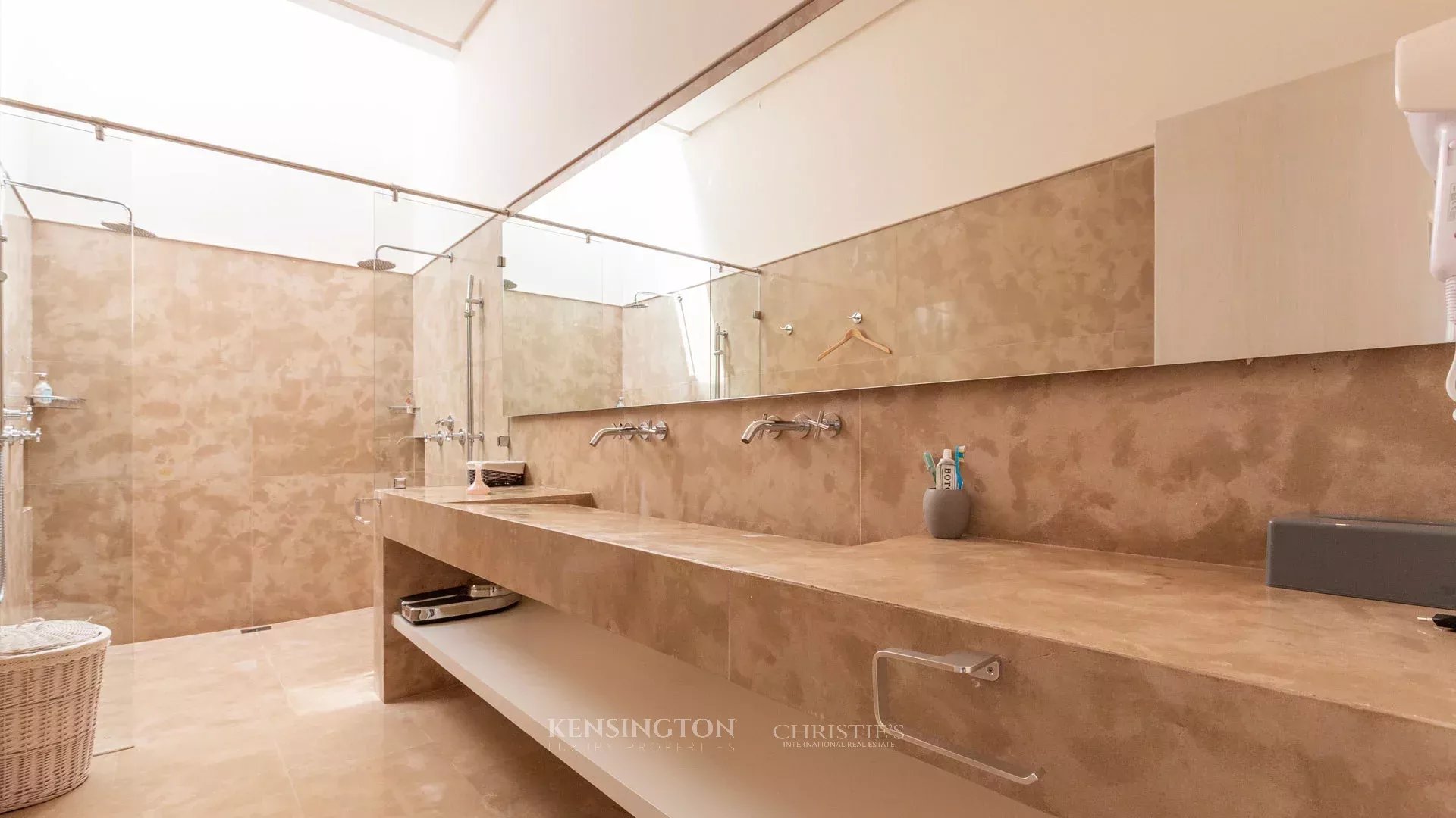 6 Bedroom Villa/Townhouse's Image 32