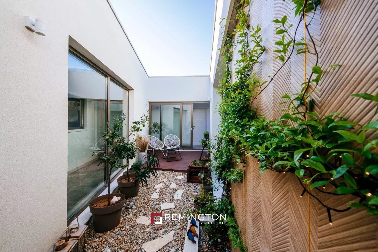 5 Bedroom Villa/Townhouse's Image 3