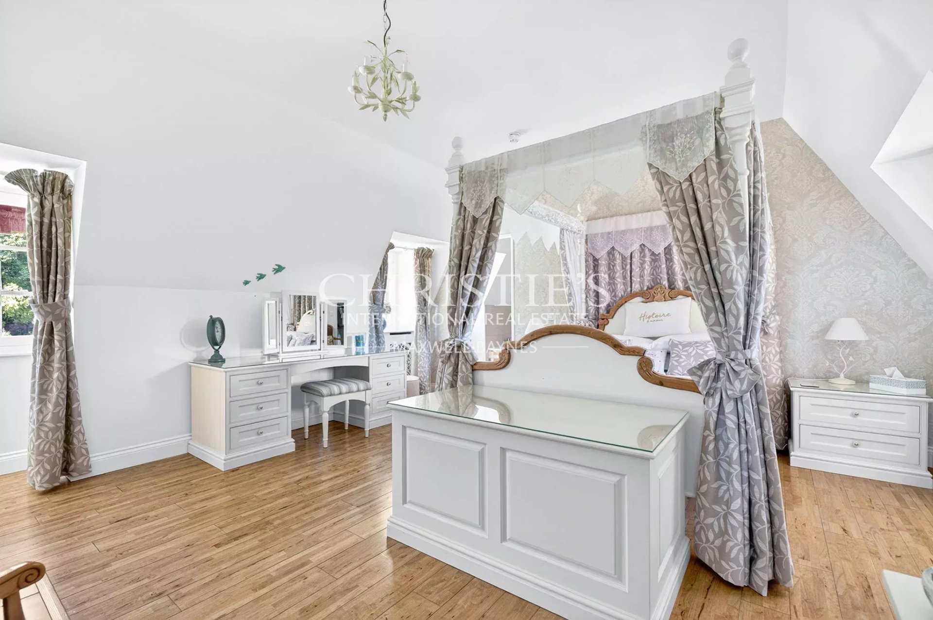 38 Bedroom Chateau's Image 81