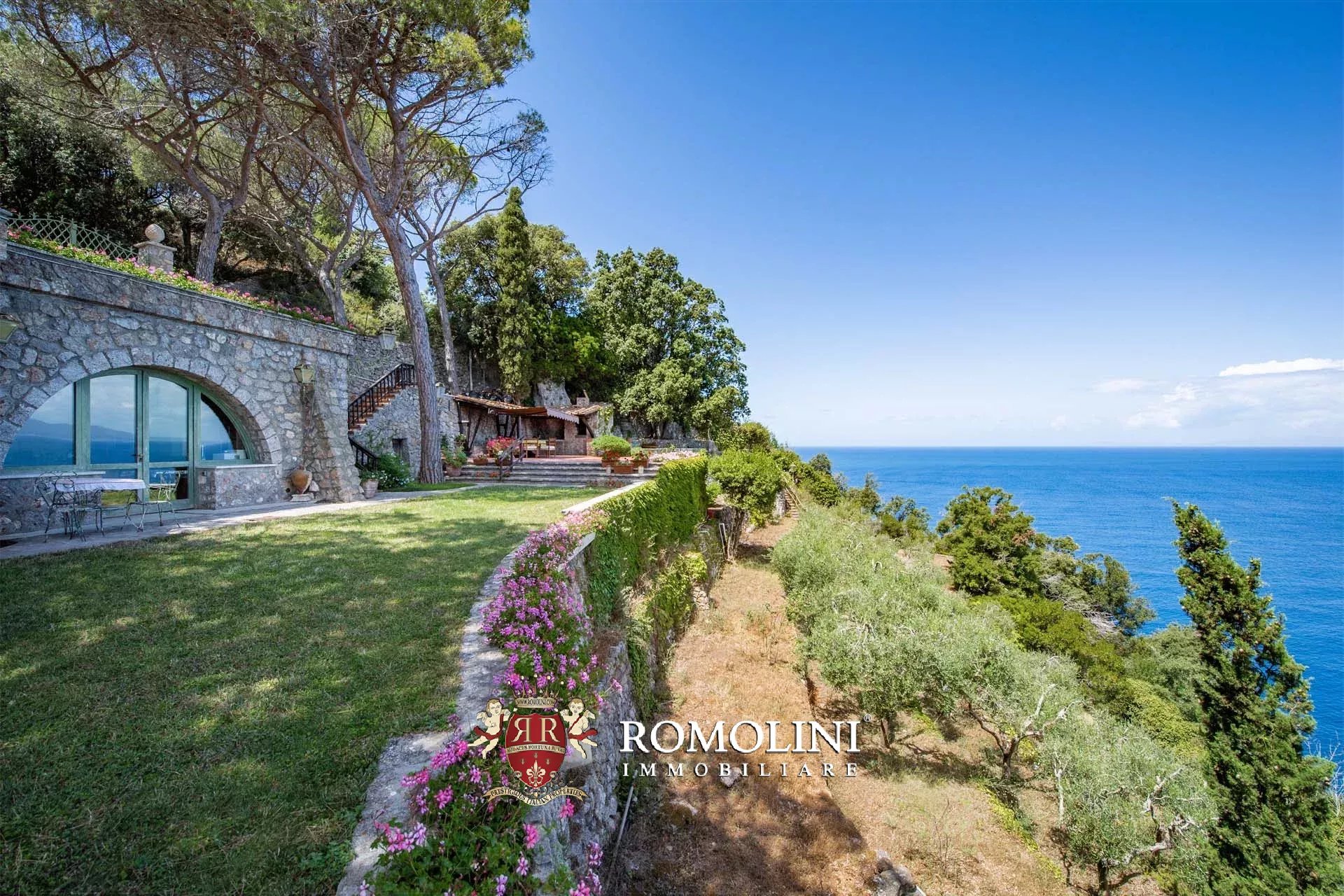 4 Bedroom Villa/Townhouse's Image 4
