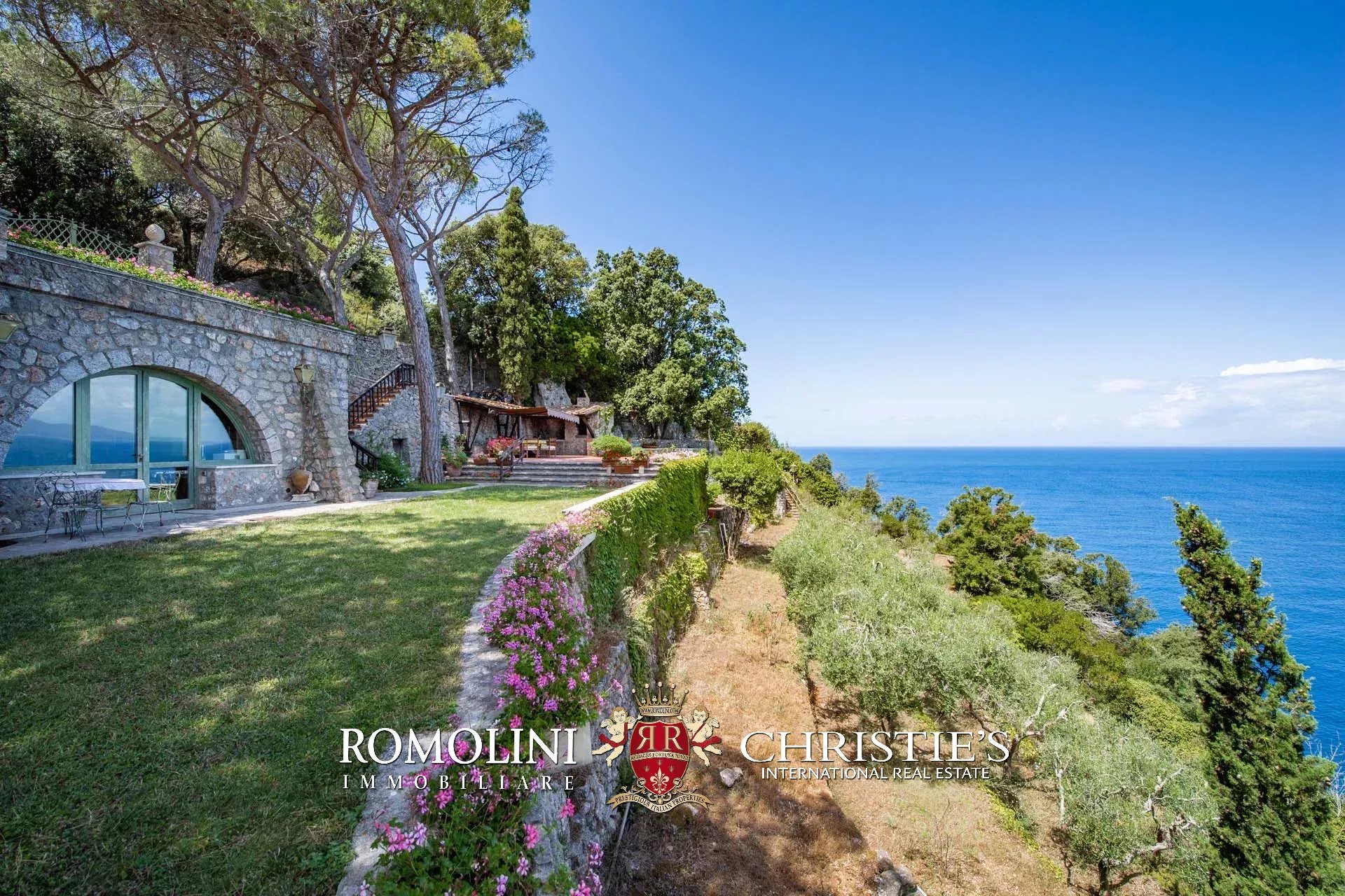 4 Bedroom Villa/Townhouse's Image 4