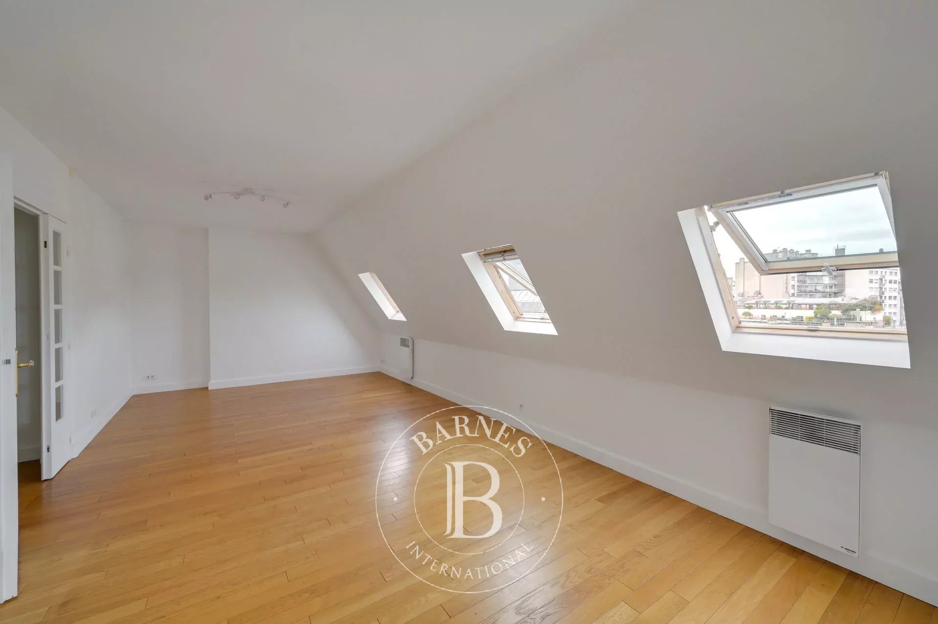 Apartment - Paris 6 - Rue Littré - top floor - unobstructed view