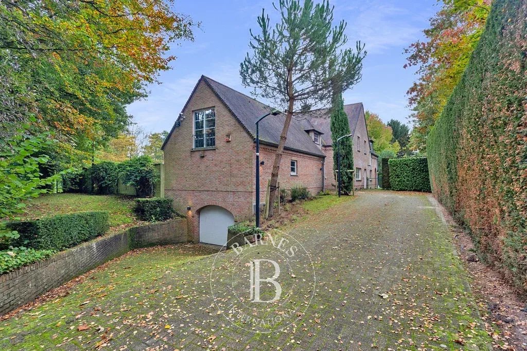 Villa sur un terrain de 32 ares, en bordure de forêt de Soignes