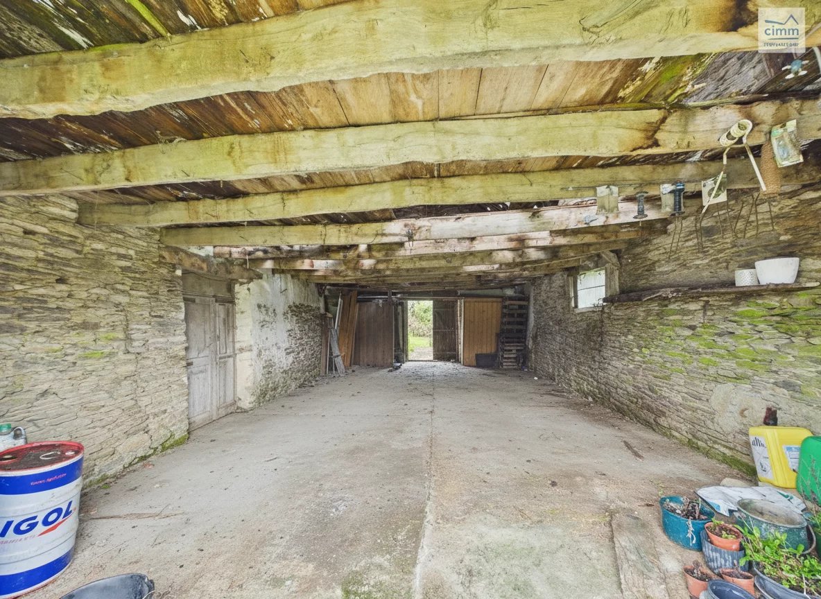 Corps de ferme à rénover sur un terrain de 814 m² - Photo 2