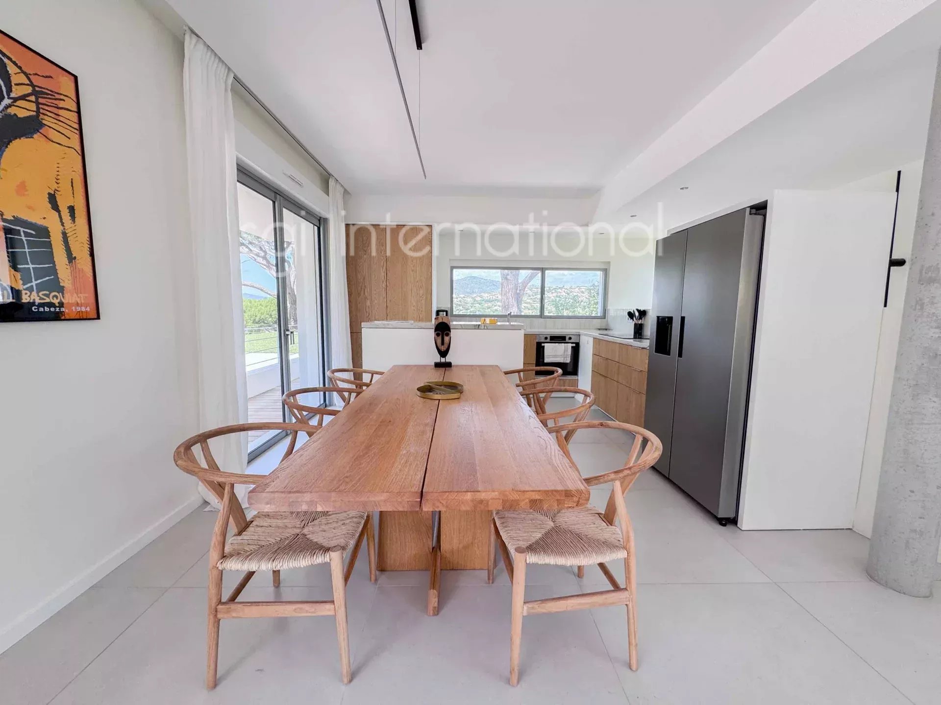 Sainte-Maxime: magnificent new villa 1.5km from the beach.