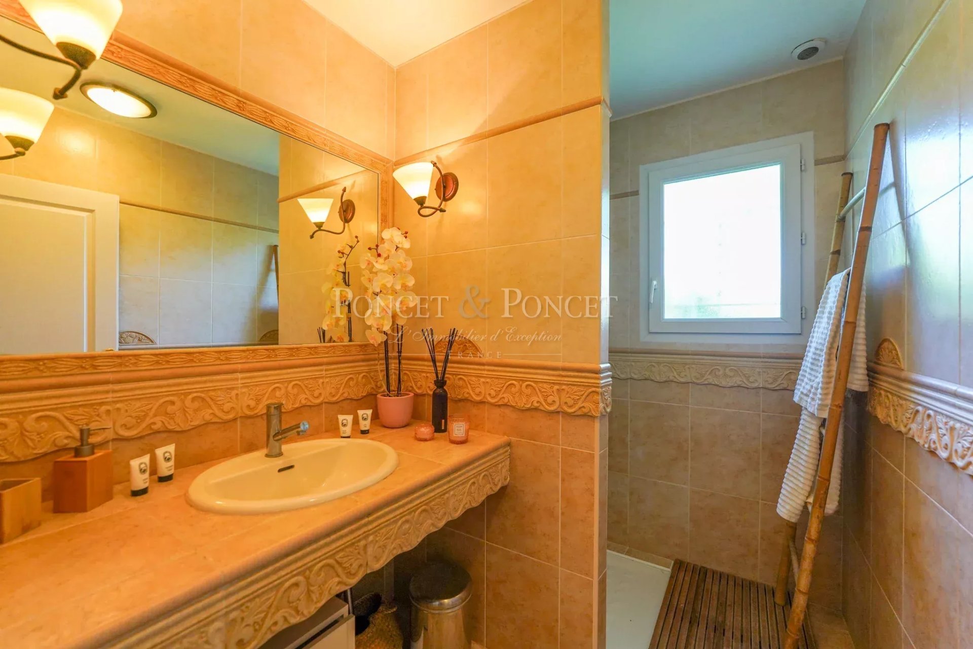 5 Bedroom Villa/Townhouse's Image 8