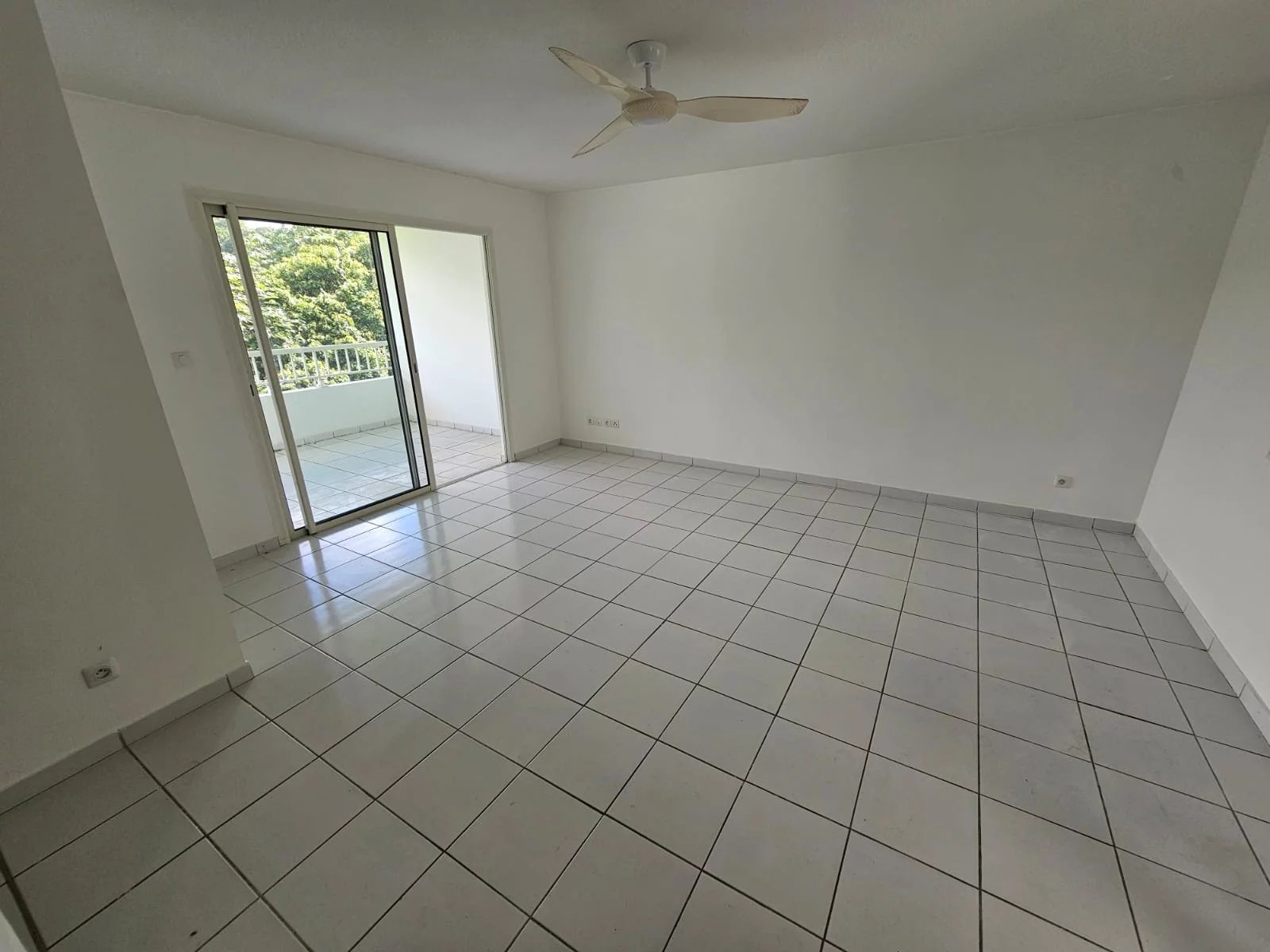 LE LAMENTIN:  Appt T3 dernier étage