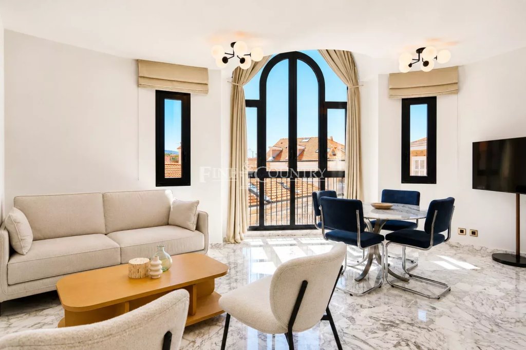 Apartment for sale in Cannes — Apartment For Sale in La Banane, Cannes