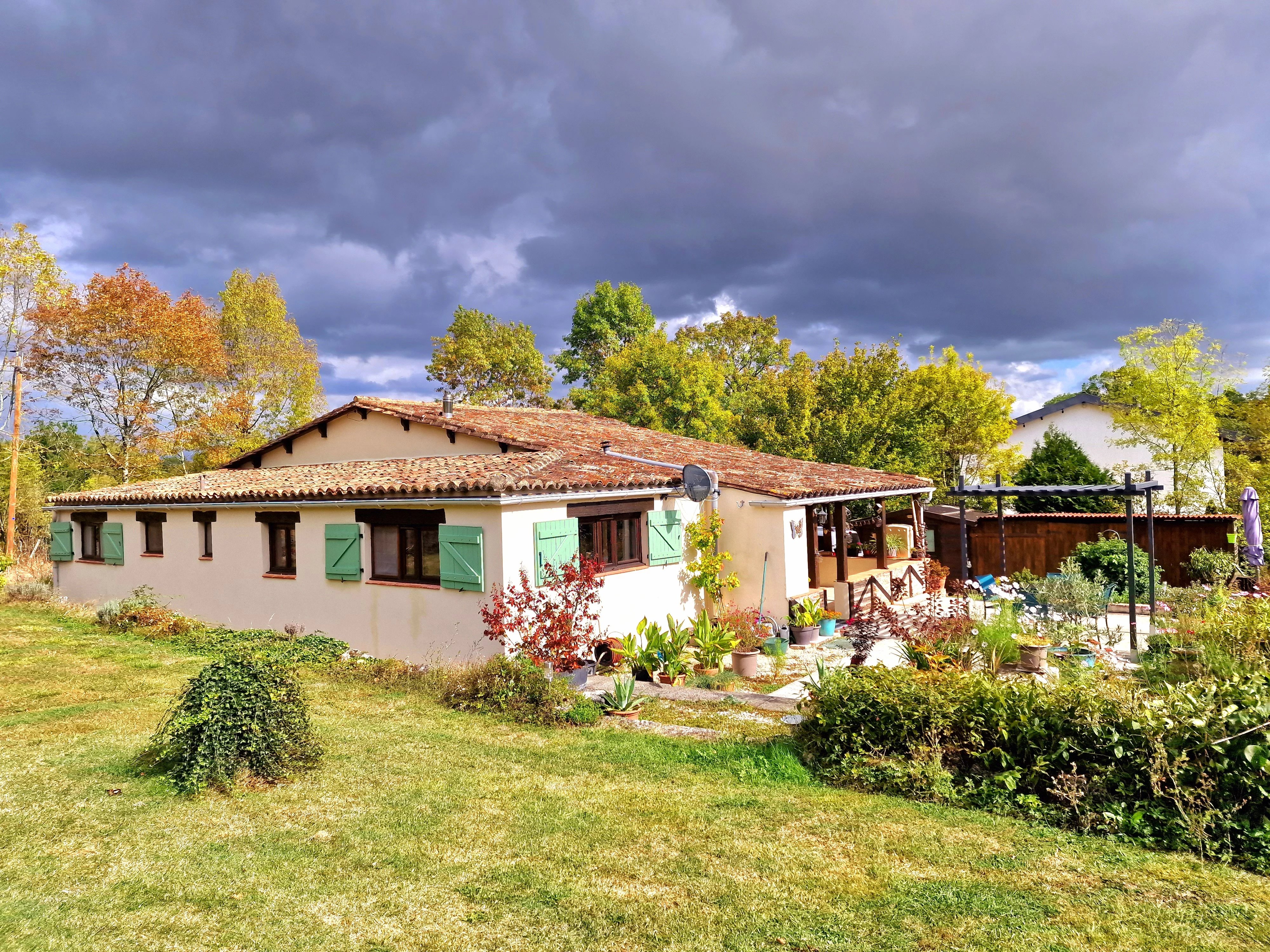 Jolie maison en pierre de 3 chambres avec jardin et vues